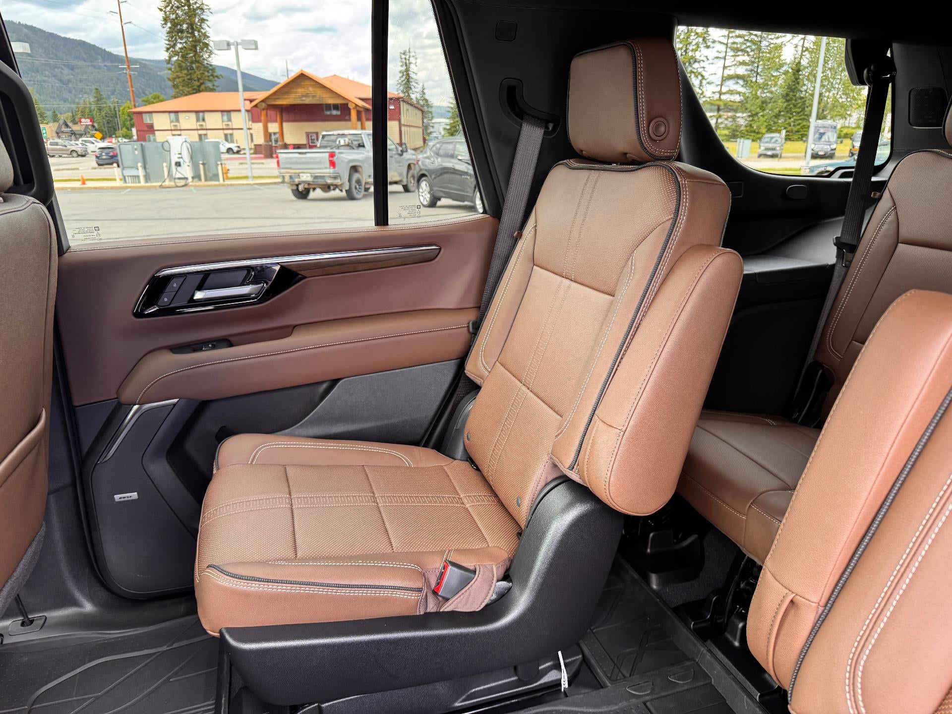 2026 Chevrolet Tahoe HIGH COUNTRY / 6.2 LITER V8 / DELUXE PCKG / SUPER CRUISE / PANO SUNROOF