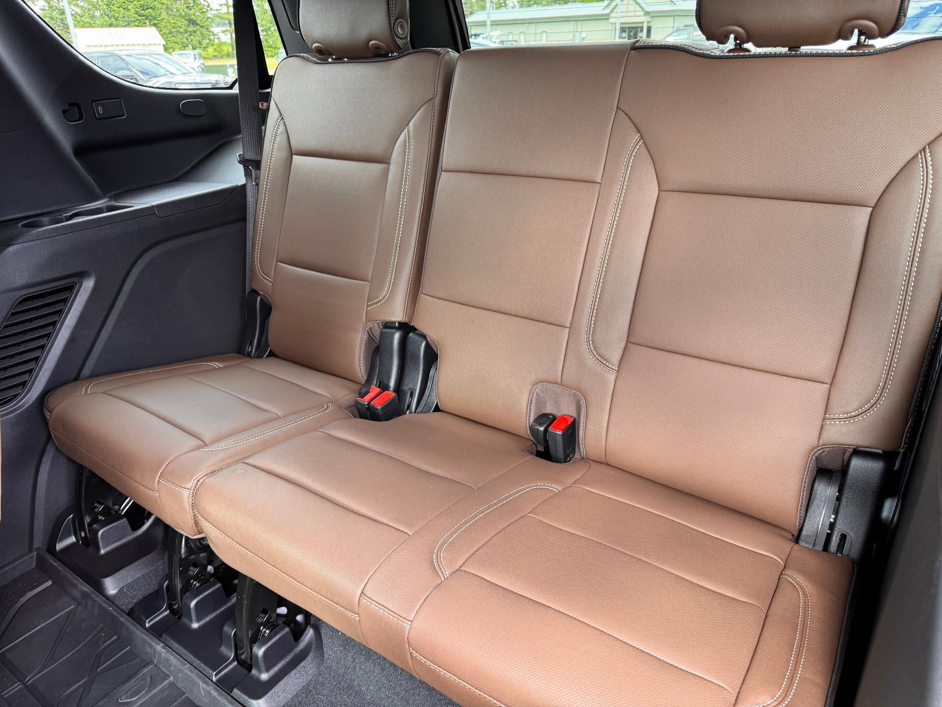 2026 Chevrolet Tahoe HIGH COUNTRY / 6.2 LITER V8 / DELUXE PCKG / SUPER CRUISE / PANO SUNROOF