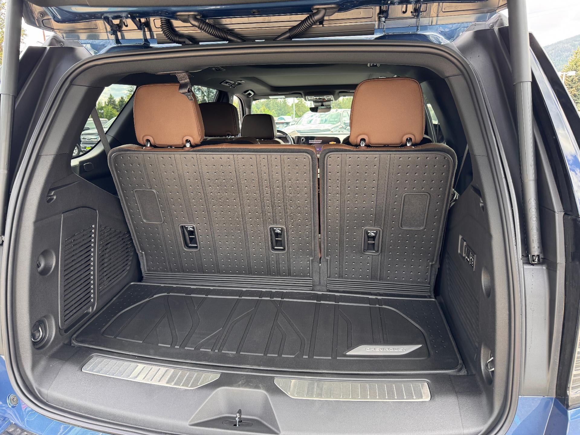 2026 Chevrolet Tahoe HIGH COUNTRY / 6.2 LITER V8 / DELUXE PCKG / SUPER CRUISE / PANO SUNROOF