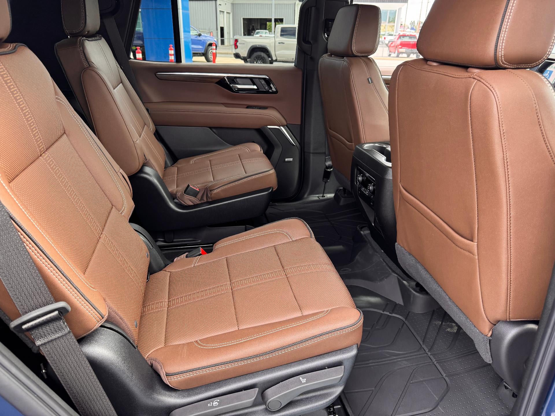 2026 Chevrolet Tahoe HIGH COUNTRY / 6.2 LITER V8 / DELUXE PCKG / SUPER CRUISE / PANO SUNROOF