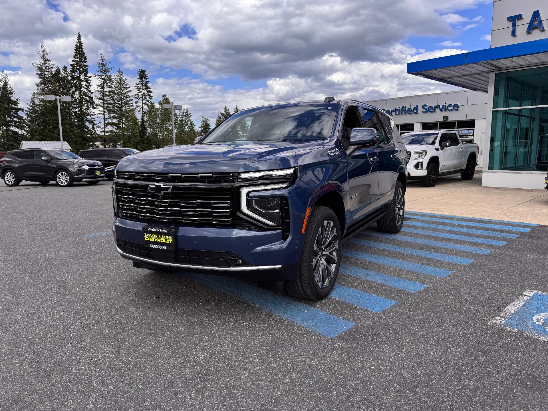 2026 Chevrolet Tahoe HIGH COUNTRY / 6.2 LITER V8 / DELUXE PCKG / SUPER CRUISE / PANO SUNROOF