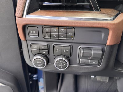 2026 Chevrolet Tahoe HIGH COUNTRY / 6.2 LITER V8 / DELUXE PCKG / SUPER CRUISE / PANO SUNROOF