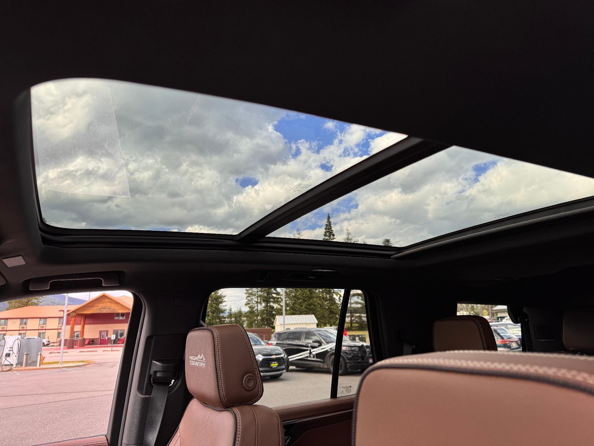 2026 Chevrolet Tahoe HIGH COUNTRY / 6.2 LITER V8 / DELUXE PCKG / SUPER CRUISE / PANO SUNROOF