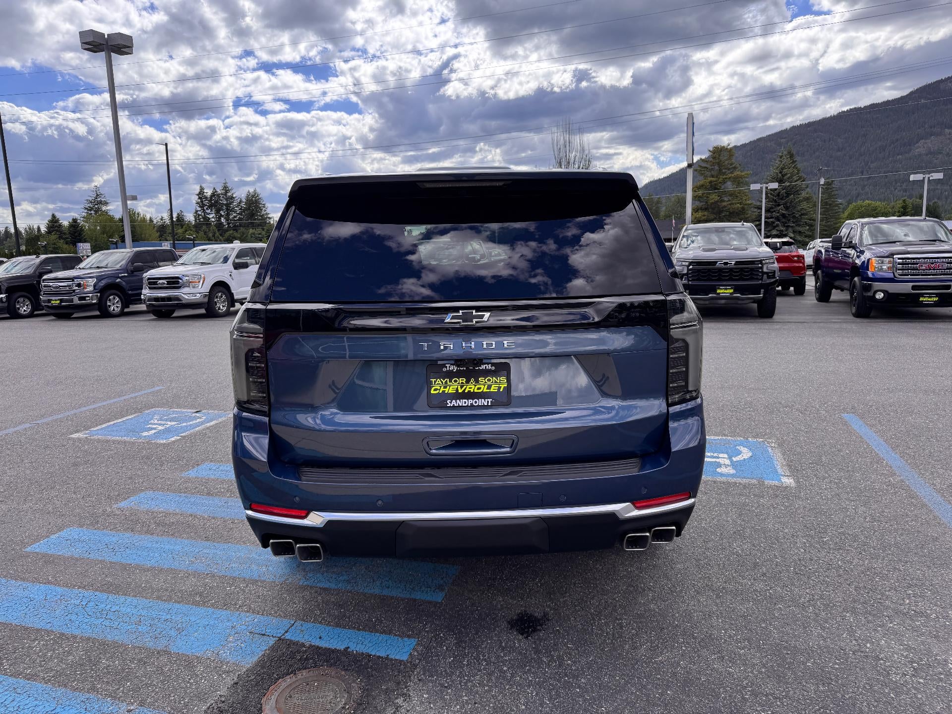 2026 Chevrolet Tahoe HIGH COUNTRY / 6.2 LITER V8 / DELUXE PCKG / SUPER CRUISE / PANO SUNROOF