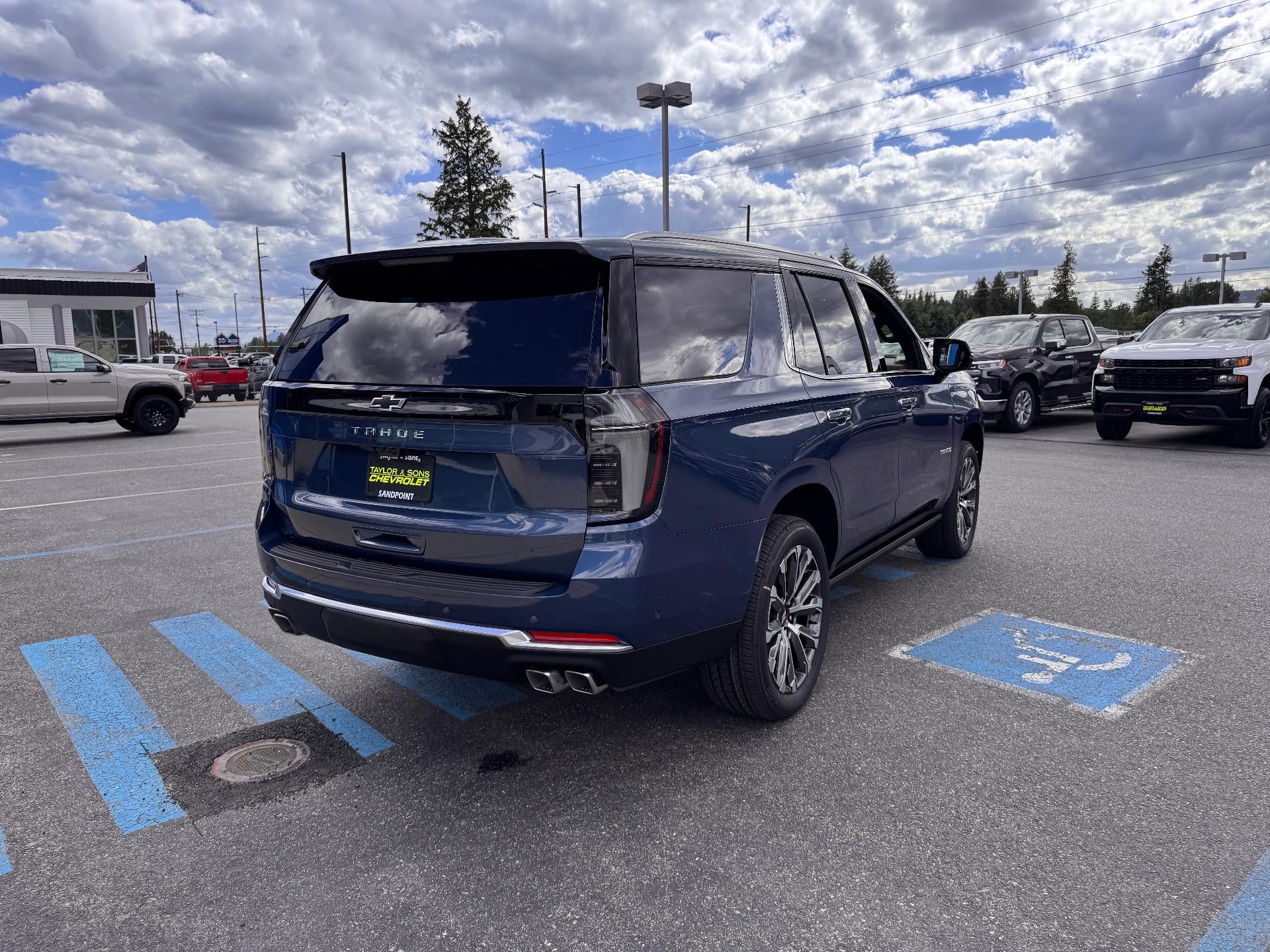 2026 Chevrolet Tahoe HIGH COUNTRY / 6.2 LITER V8 / DELUXE PCKG / SUPER CRUISE / PANO SUNROOF
