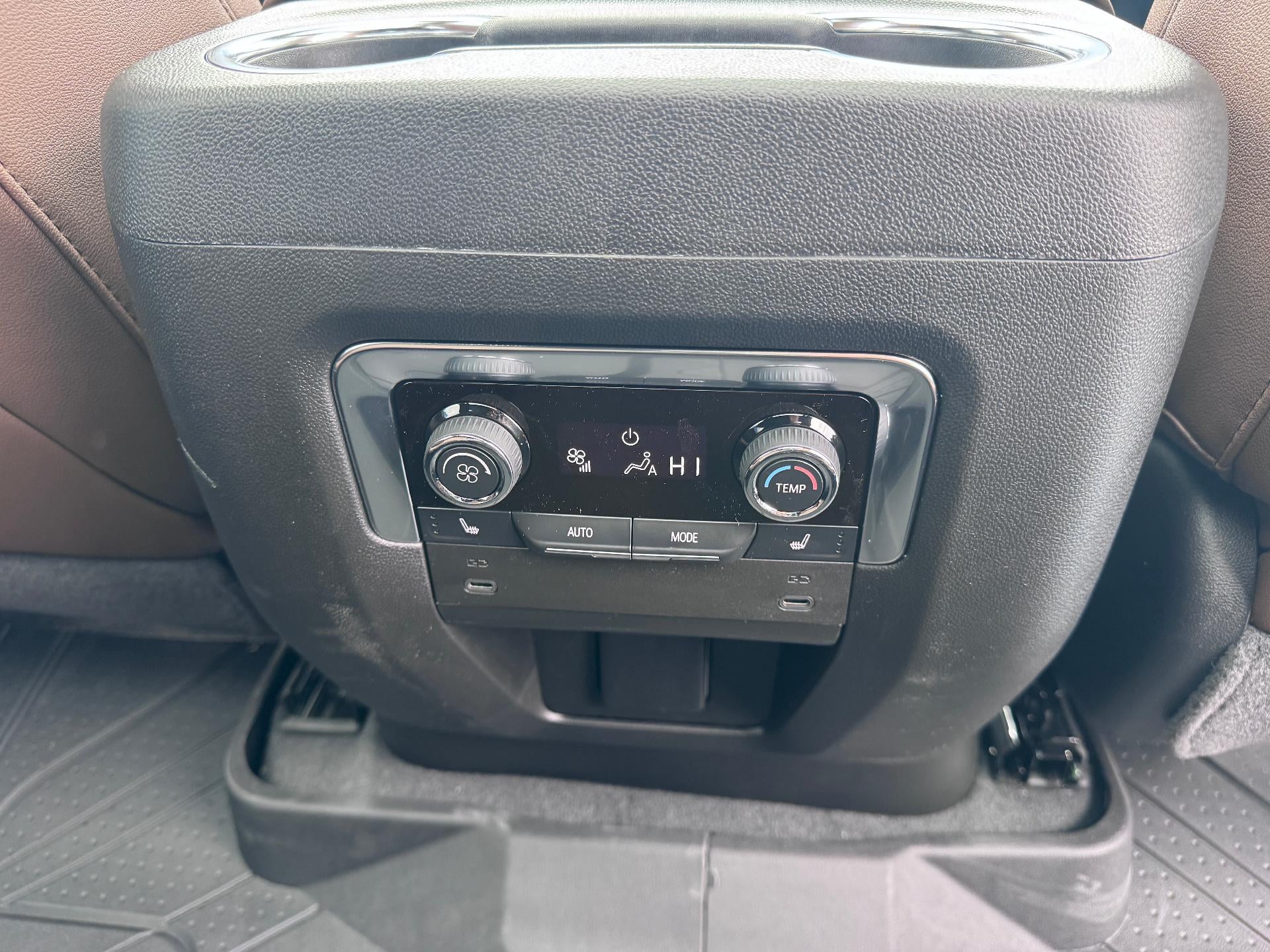 2026 Chevrolet Tahoe HIGH COUNTRY / 6.2 LITER V8 / DELUXE PCKG / PANO SUNROOF / SUPER CRUISE