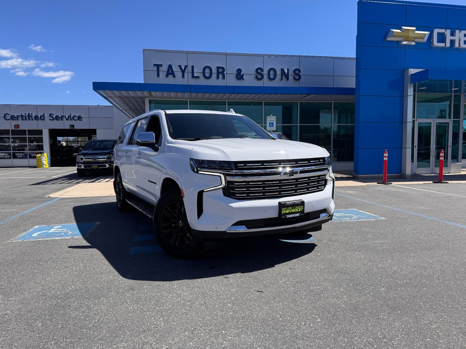 2024 Chevrolet Suburban PREMIER / 6.2 LITER V8 / PREMIUM PCKG / PANO SUNROOF / 1 OWNER / 17K MILES