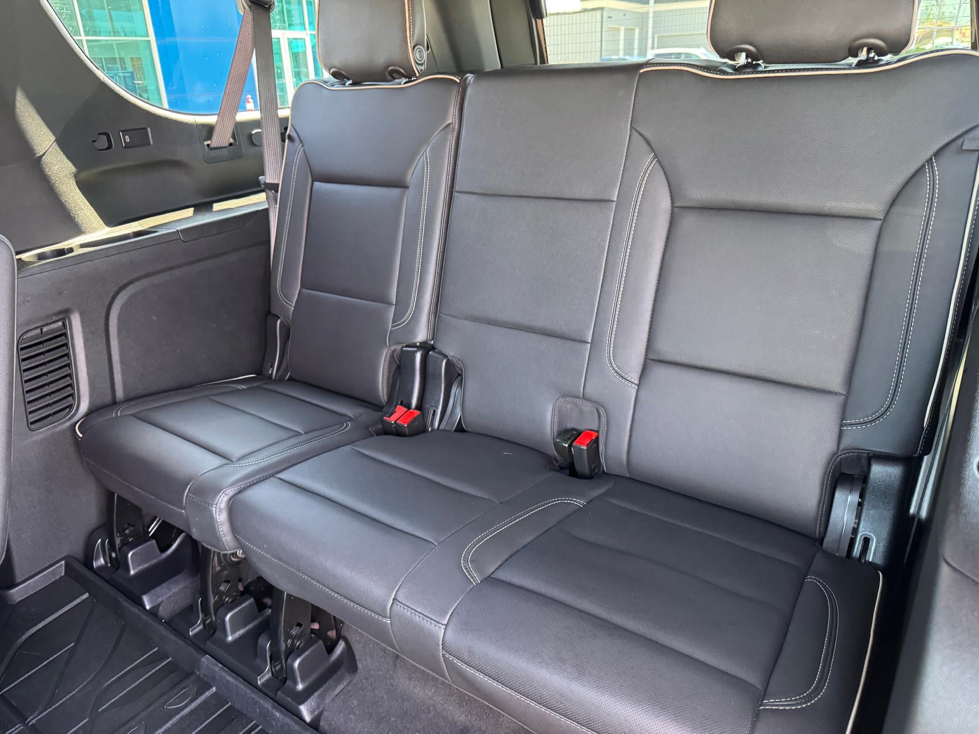 2024 Chevrolet Suburban PREMIER / 6.2 LITER V8 / PREMIUM PCKG / PANO SUNROOF / 1 OWNER / 17K MILES