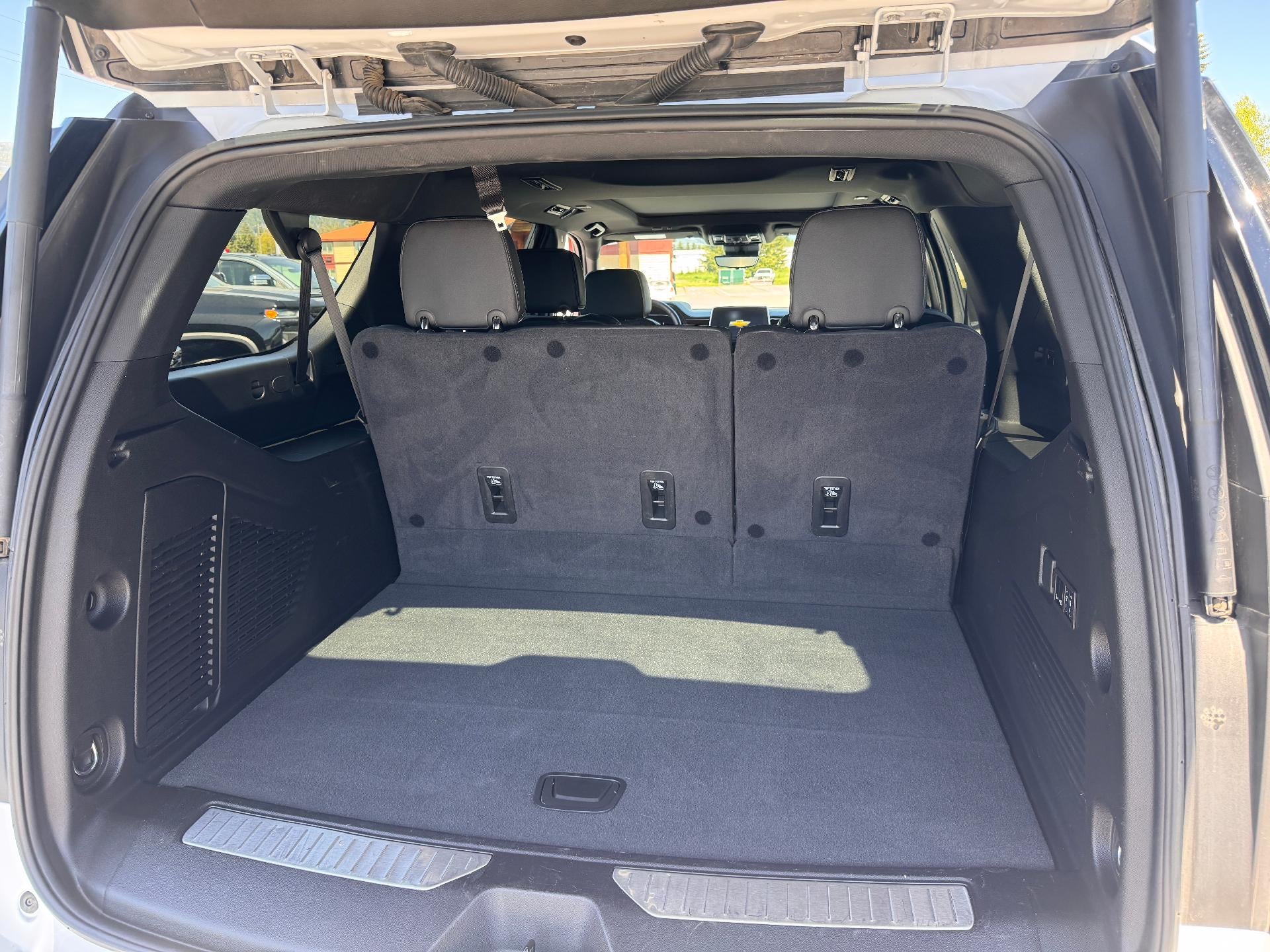 2024 Chevrolet Suburban PREMIER / 6.2 LITER V8 / PREMIUM PCKG / PANO SUNROOF / 1 OWNER / 17K MILES