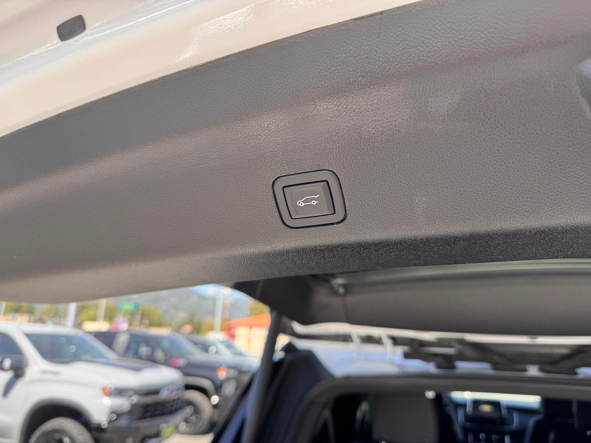 2024 Chevrolet Suburban PREMIER / 6.2 LITER V8 / PREMIUM PCKG / PANO SUNROOF / 1 OWNER / 17K MILES
