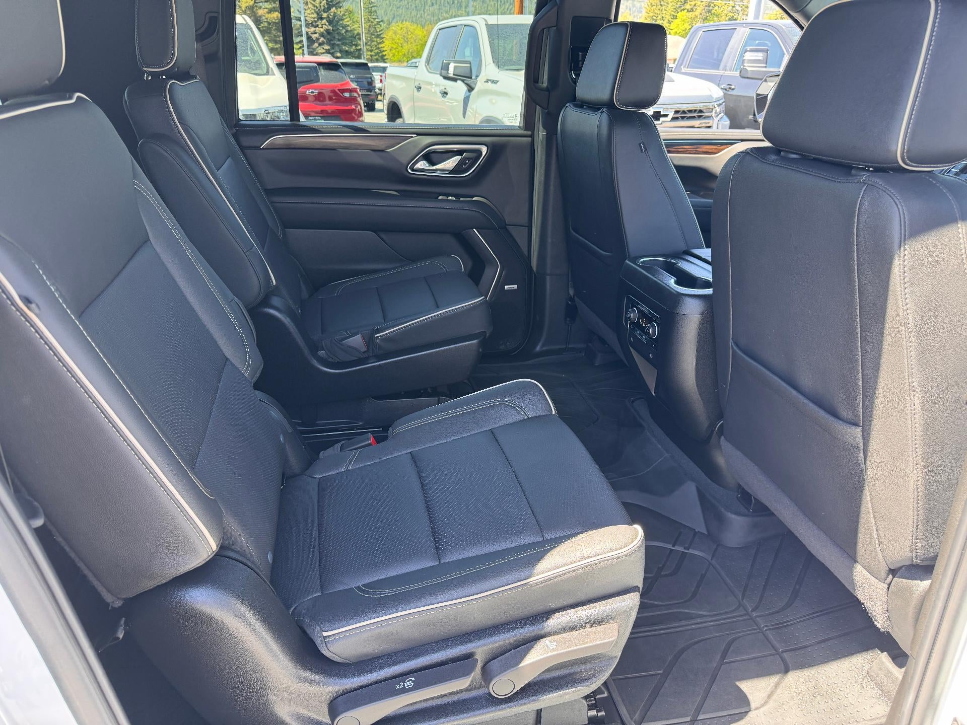 2024 Chevrolet Suburban PREMIER / 6.2 LITER V8 / PREMIUM PCKG / PANO SUNROOF / 1 OWNER / 17K MILES