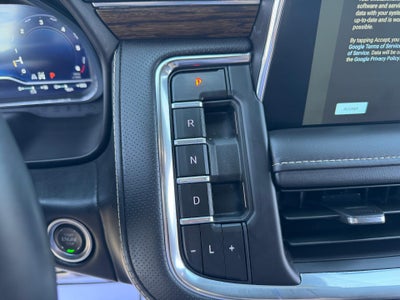 2024 Chevrolet Suburban PREMIER / 6.2 LITER V8 / PREMIUM PCKG / PANO SUNROOF / 1 OWNER / 17K MILES