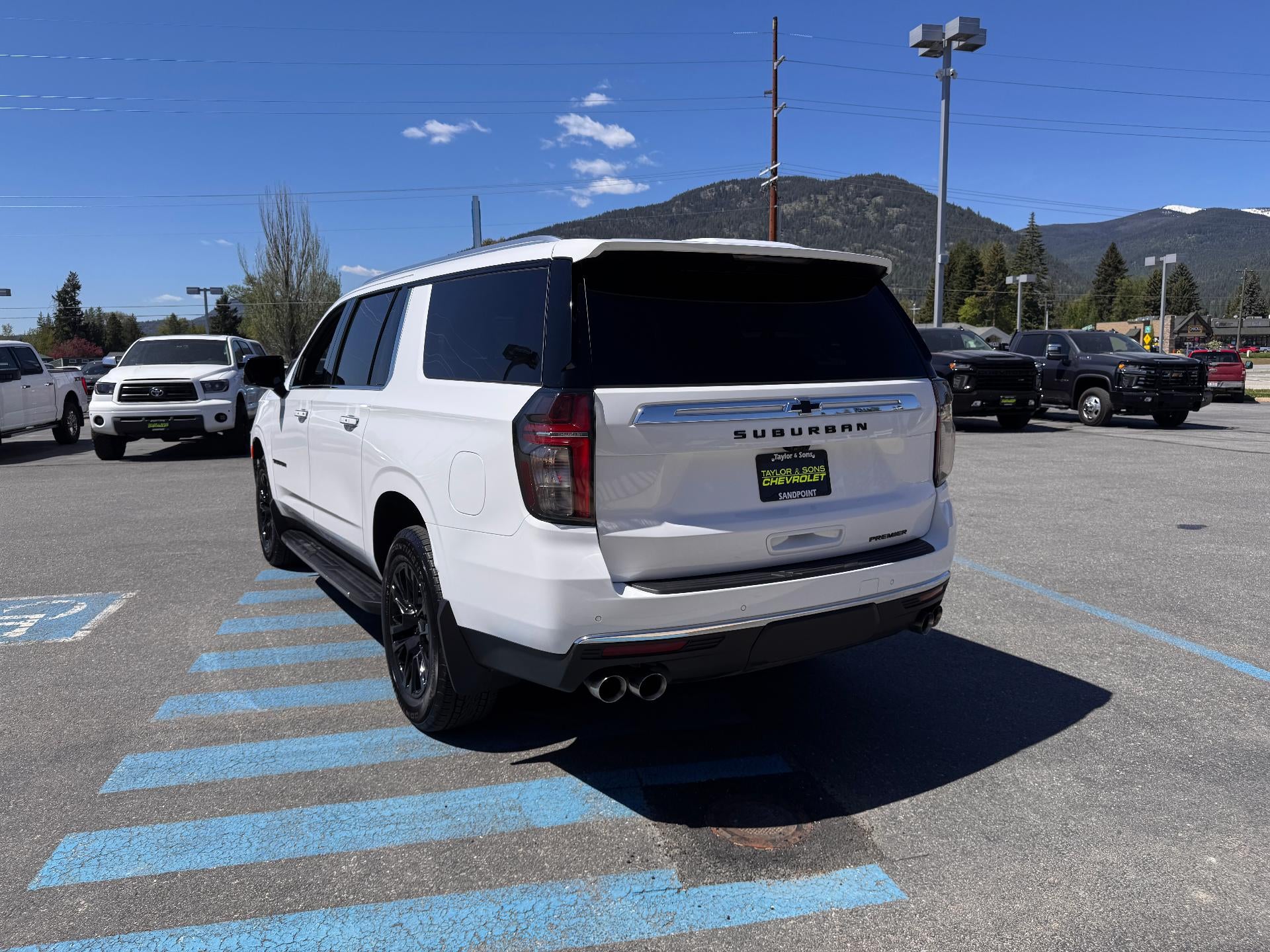 2024 Chevrolet Suburban PREMIER / 6.2 LITER V8 / PREMIUM PCKG / PANO SUNROOF / 1 OWNER / 17K MILES