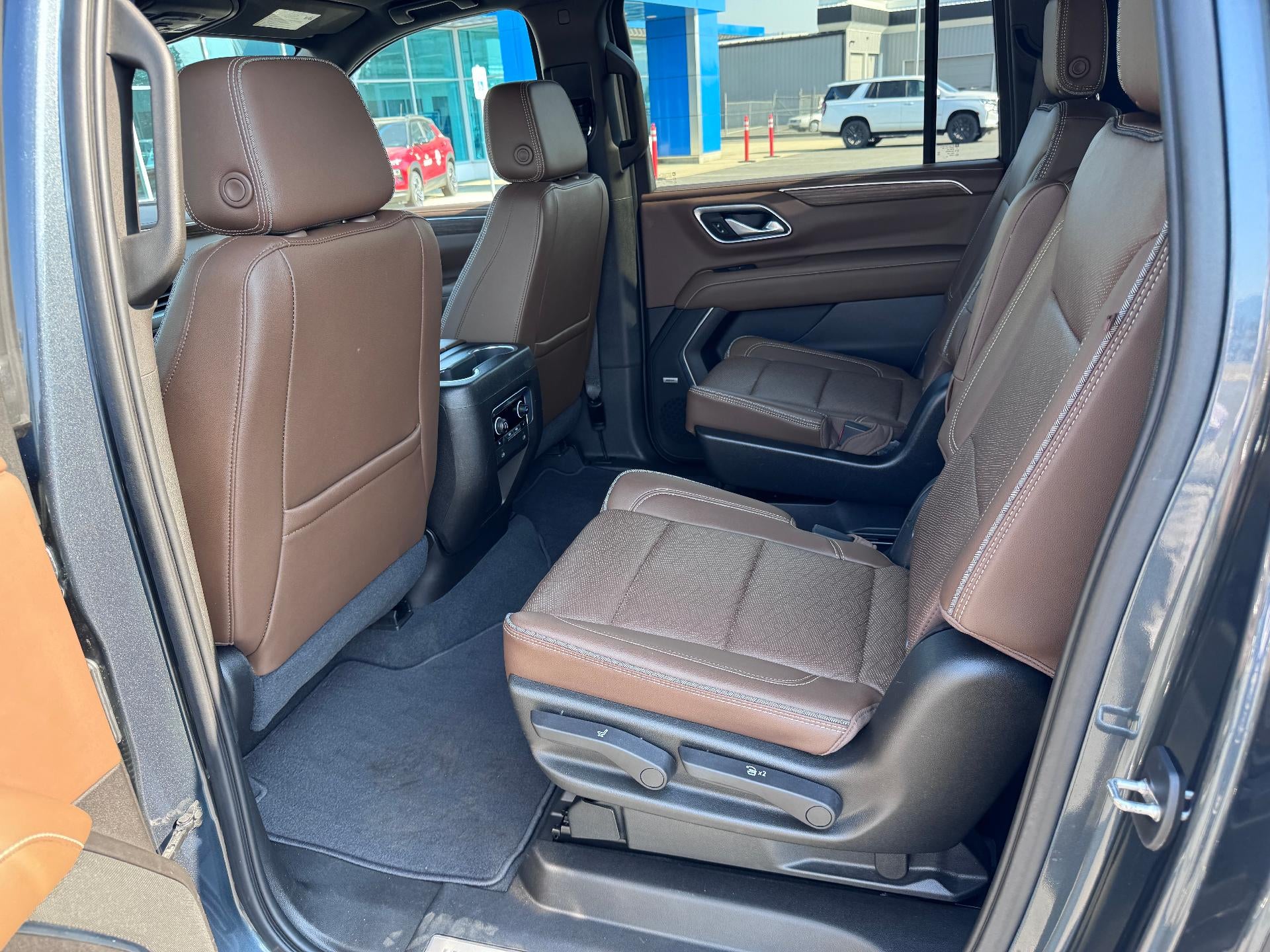2021 Chevrolet Suburban HIGH COUNTRY / 6.2 LITER V8 / ADAPTIVE CRUISE / MAX TOW PCKG / 1 OWNER TRADE