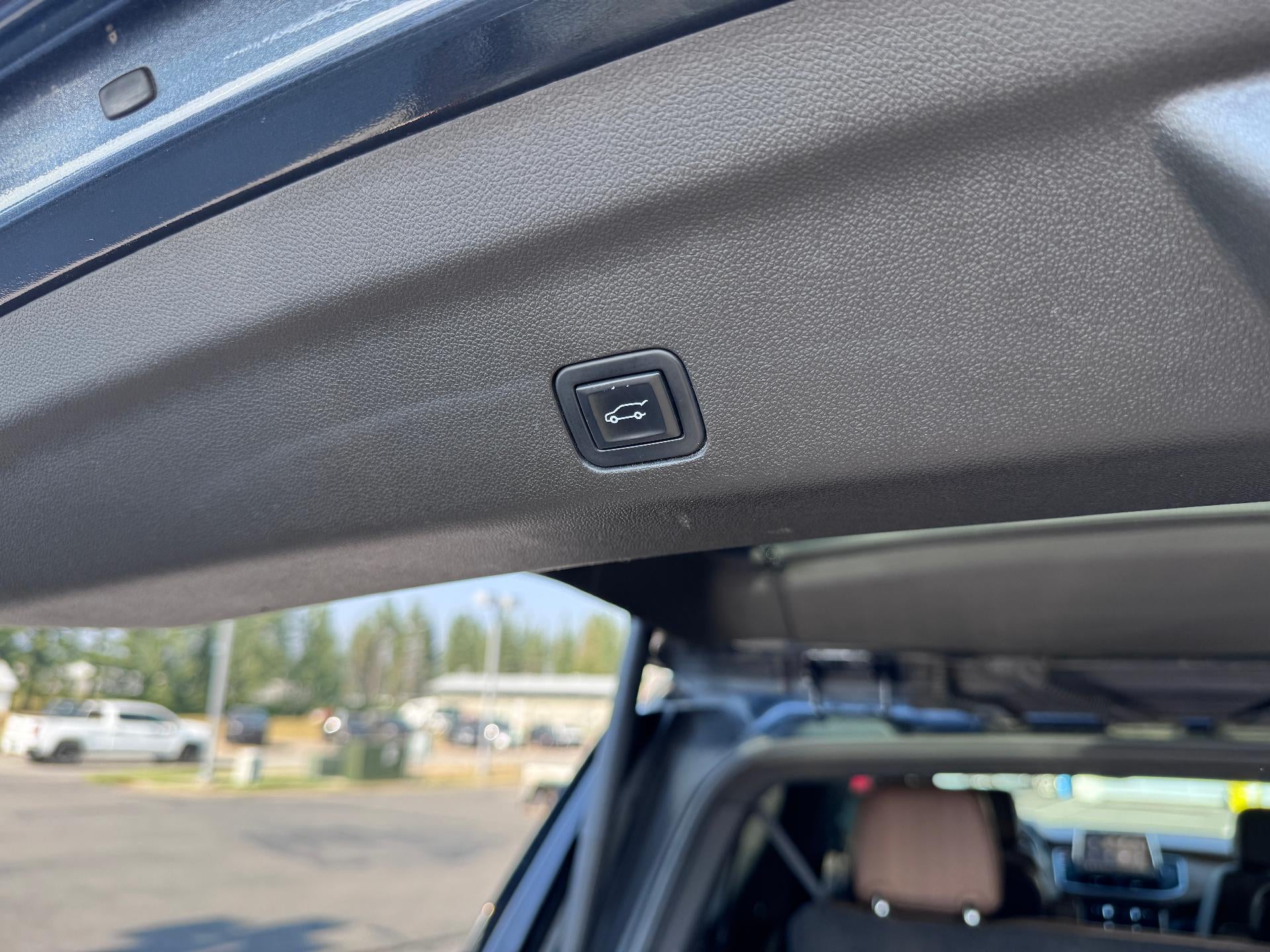 2021 Chevrolet Suburban HIGH COUNTRY / 6.2 LITER V8 / ADAPTIVE CRUISE / MAX TOW PCKG / 1 OWNER TRADE