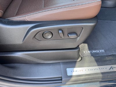 2021 Chevrolet Suburban HIGH COUNTRY / 6.2 LITER V8 / ADAPTIVE CRUISE / MAX TOW PCKG / 1 OWNER TRADE