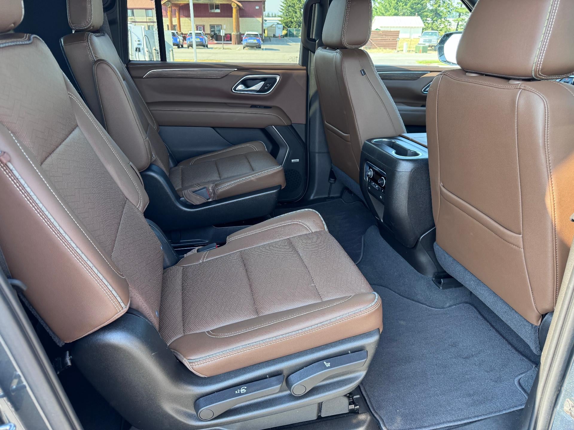 2021 Chevrolet Suburban HIGH COUNTRY / 6.2 LITER V8 / ADAPTIVE CRUISE / MAX TOW PCKG / 1 OWNER TRADE