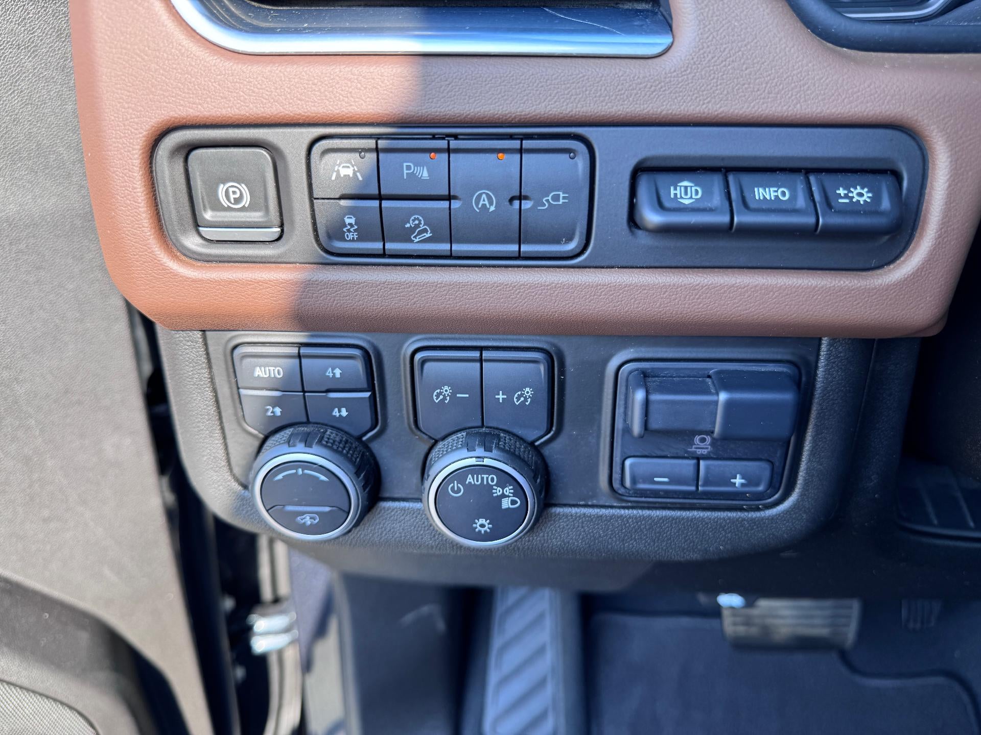 2021 Chevrolet Suburban HIGH COUNTRY / 6.2 LITER V8 / ADAPTIVE CRUISE / MAX TOW PCKG / 1 OWNER TRADE