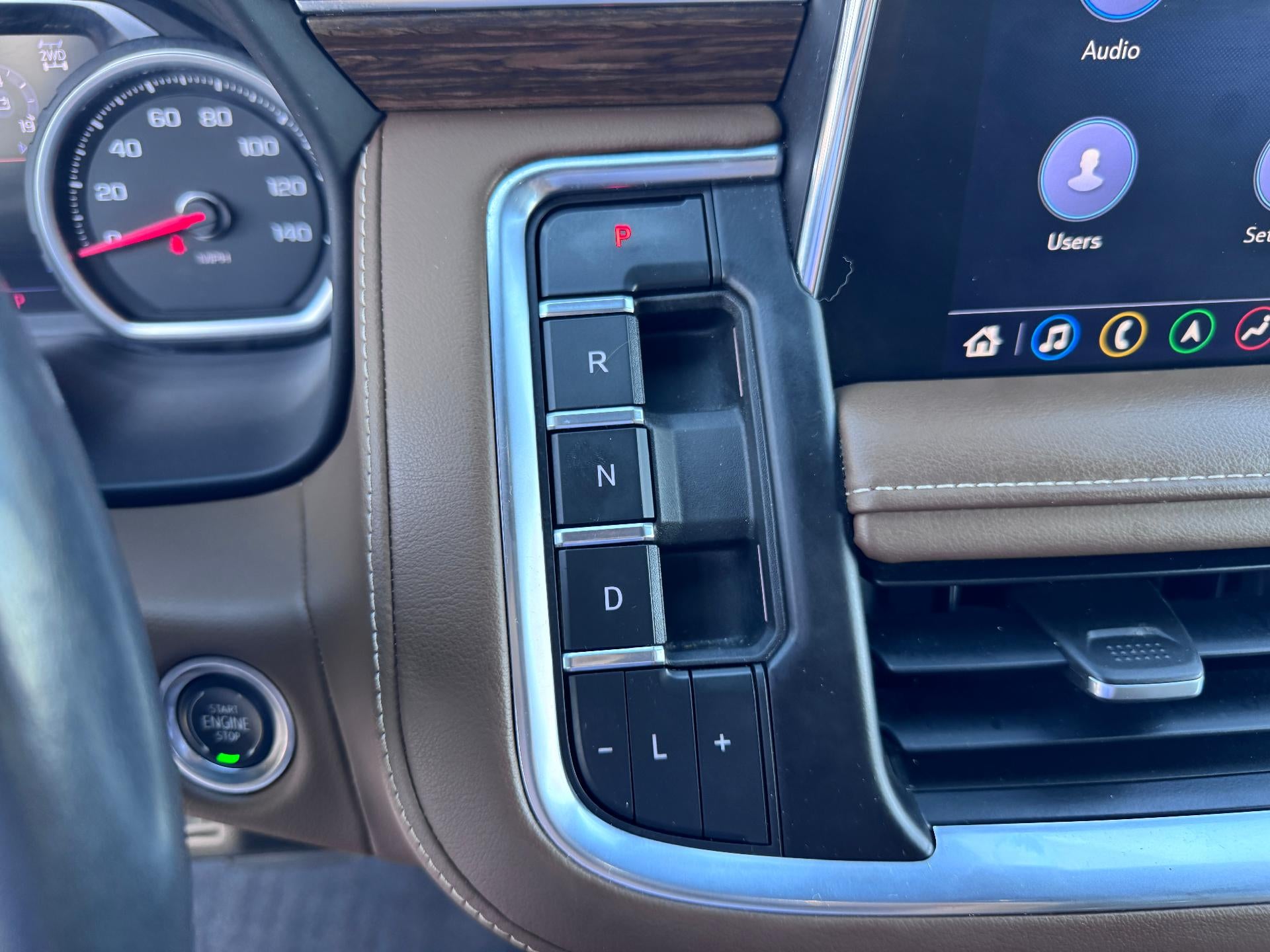 2021 Chevrolet Suburban HIGH COUNTRY / 6.2 LITER V8 / ADAPTIVE CRUISE / MAX TOW PCKG / 1 OWNER TRADE