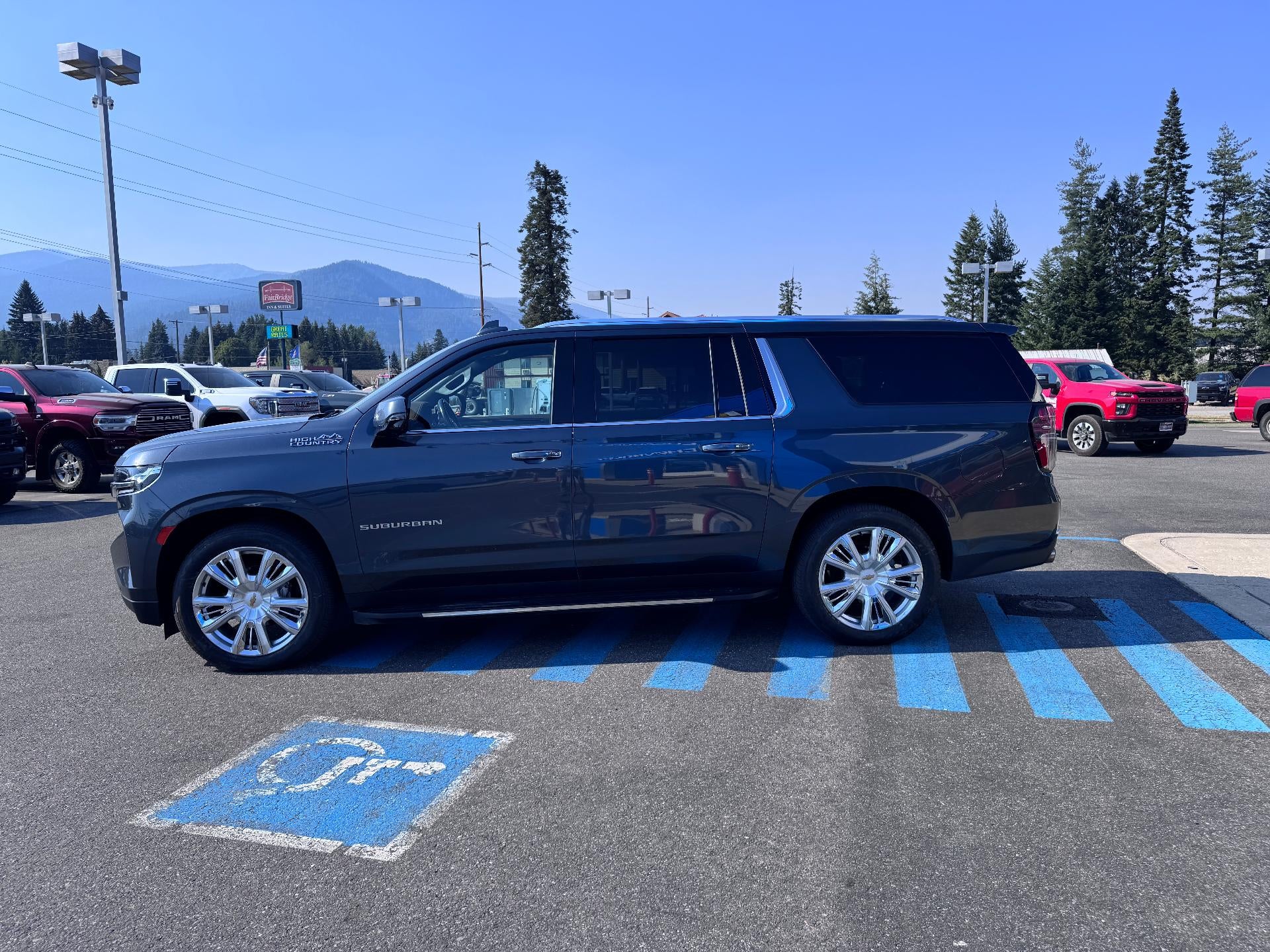 2021 Chevrolet Suburban HIGH COUNTRY / 6.2 LITER V8 / ADAPTIVE CRUISE / MAX TOW PCKG / 1 OWNER TRADE