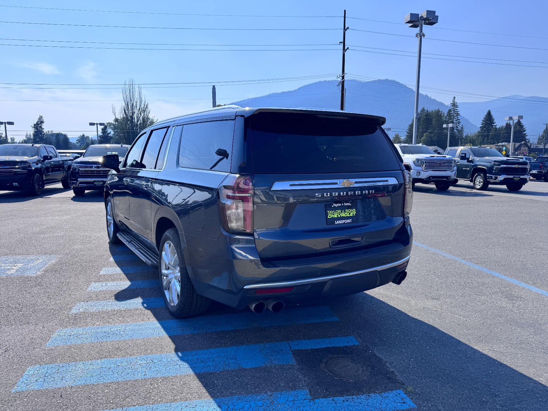 2021 Chevrolet Suburban HIGH COUNTRY / 6.2 LITER V8 / ADAPTIVE CRUISE / MAX TOW PCKG / 1 OWNER TRADE