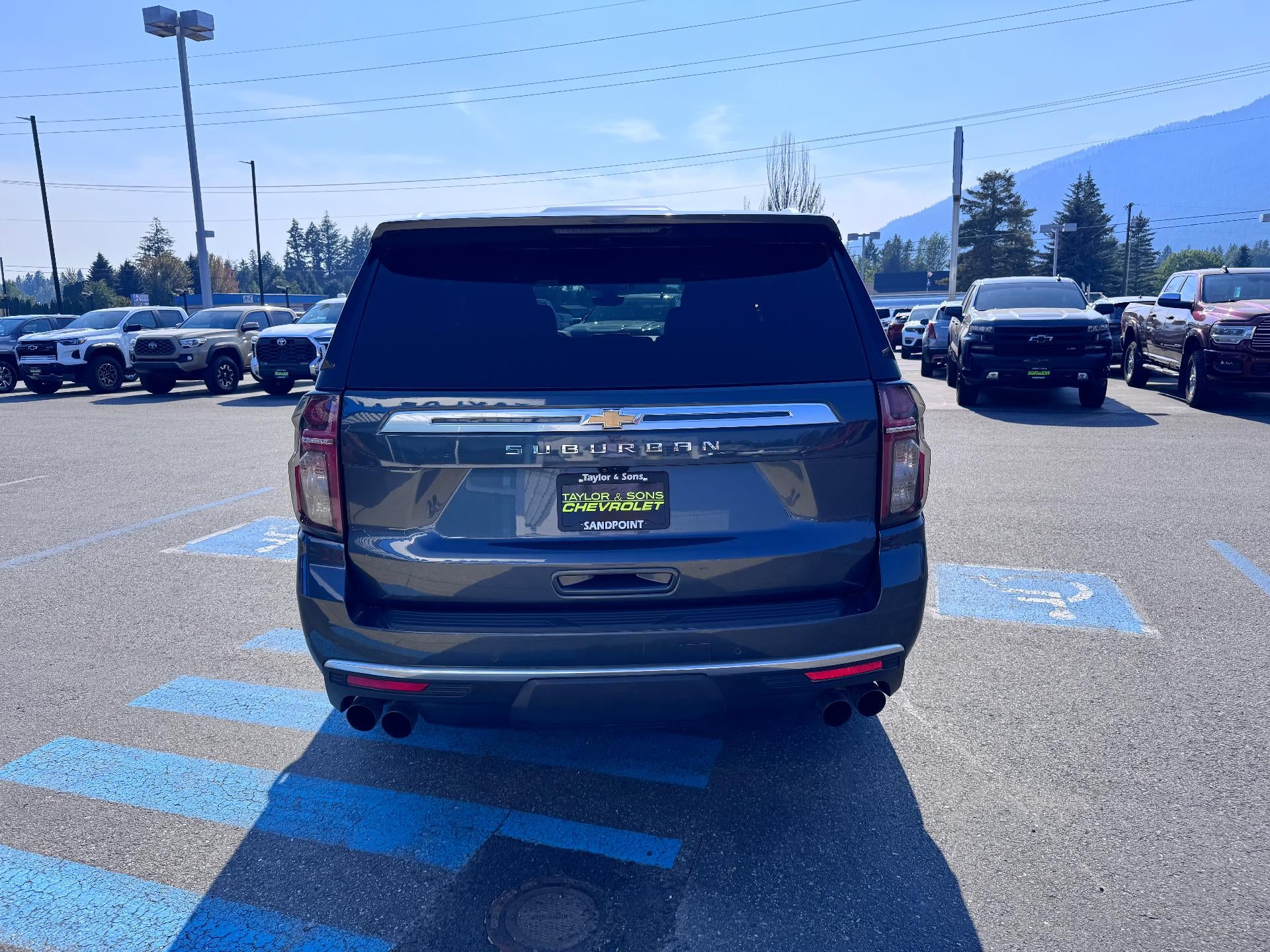 2021 Chevrolet Suburban HIGH COUNTRY / 6.2 LITER V8 / ADAPTIVE CRUISE / MAX TOW PCKG / 1 OWNER TRADE
