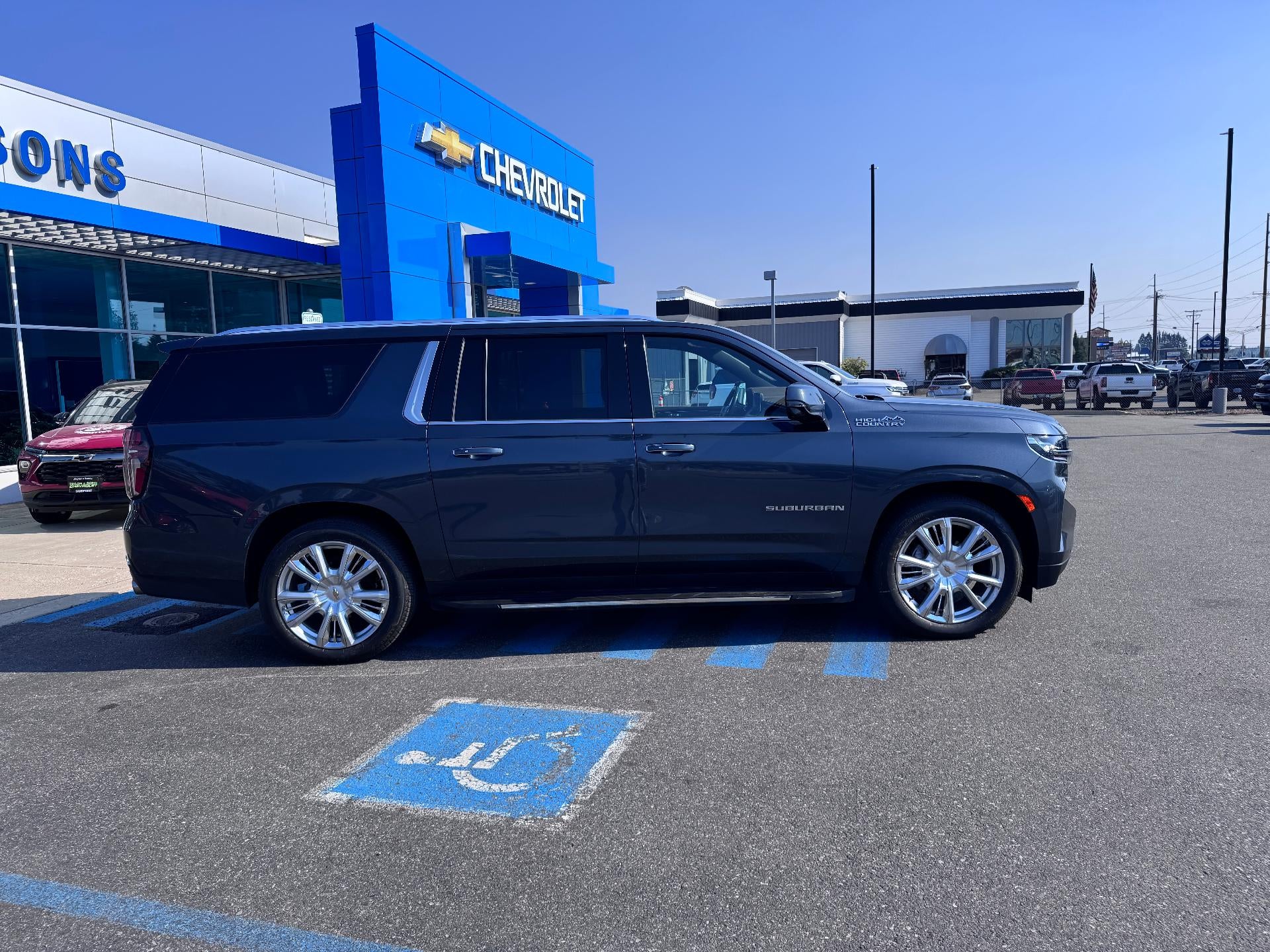 2021 Chevrolet Suburban HIGH COUNTRY / 6.2 LITER V8 / ADAPTIVE CRUISE / MAX TOW PCKG / 1 OWNER TRADE