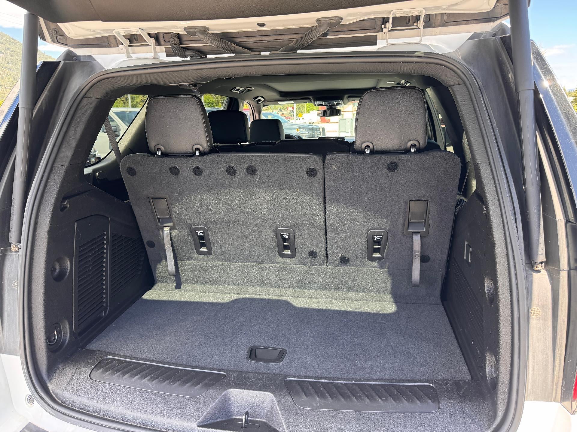 2022 Chevrolet Tahoe LT / 5.3 LITER V8 / MAX TOW PCKG / PANO SUNROOF / LOCAL TRADE / 50K MILES