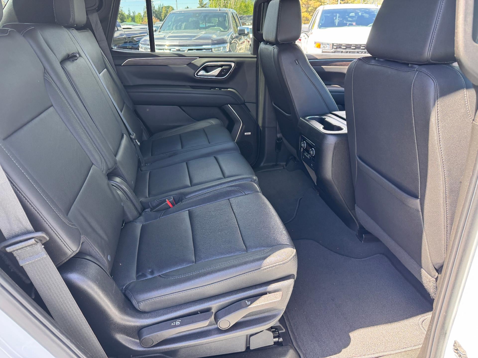 2022 Chevrolet Tahoe LT / 5.3 LITER V8 / MAX TOW PCKG / PANO SUNROOF / LOCAL TRADE / 50K MILES