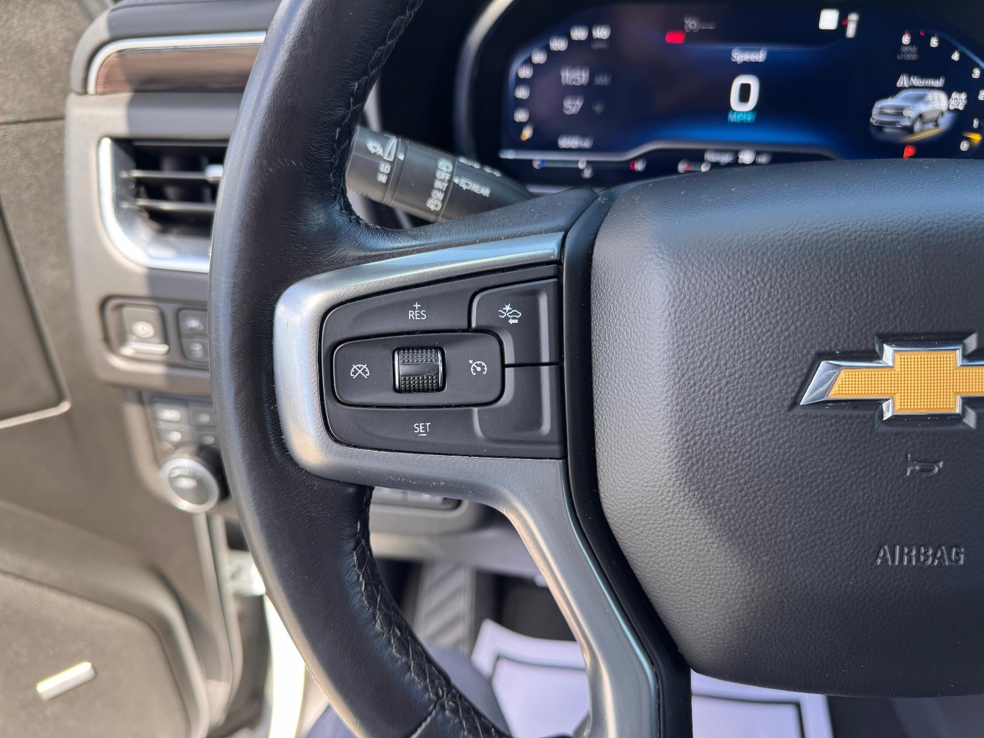 2022 Chevrolet Tahoe LT / 5.3 LITER V8 / MAX TOW PCKG / PANO SUNROOF / LOCAL TRADE / 50K MILES
