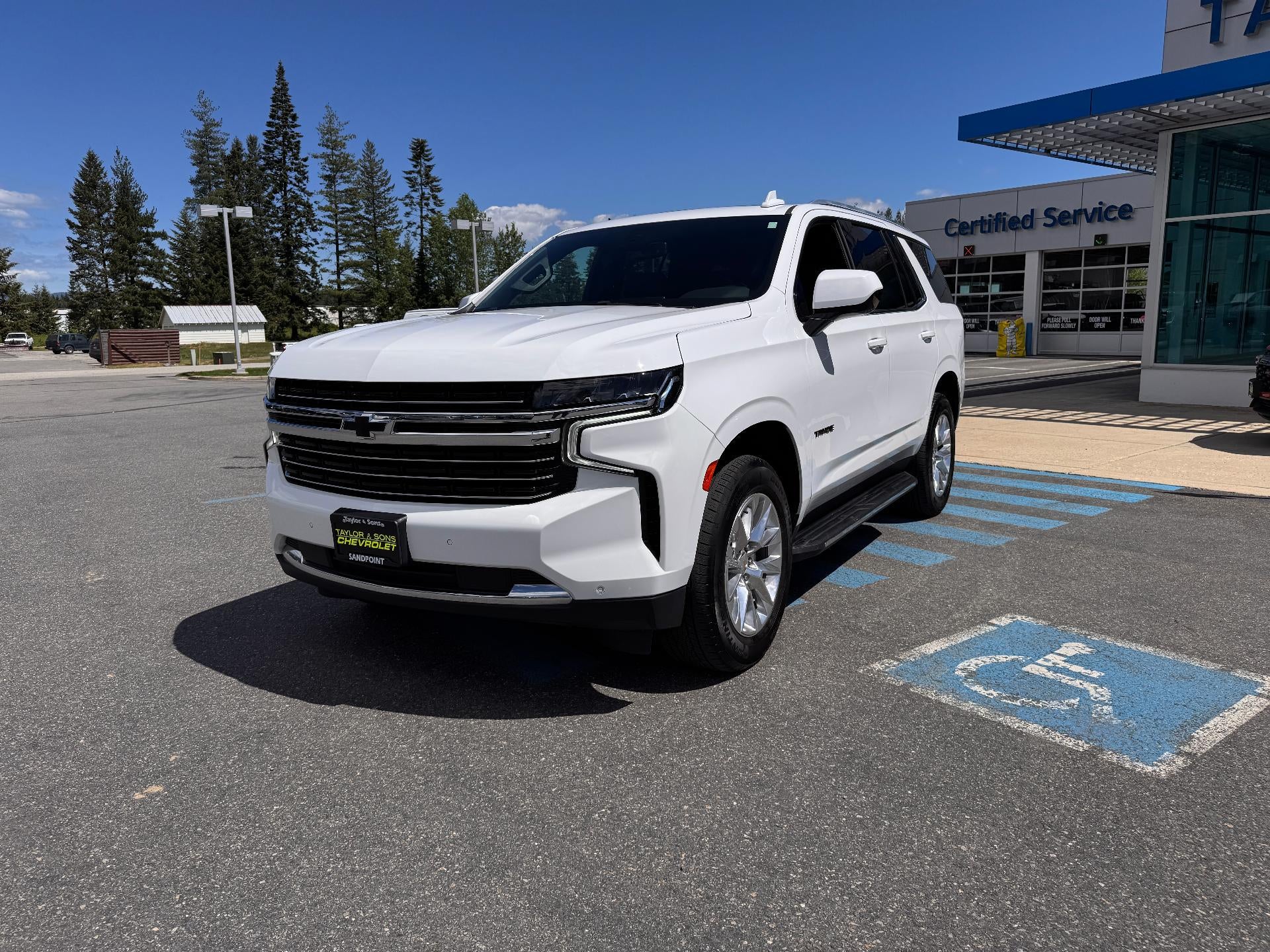 2022 Chevrolet Tahoe LT / 5.3 LITER V8 / MAX TOW PCKG / PANO SUNROOF / LOCAL TRADE / 50K MILES