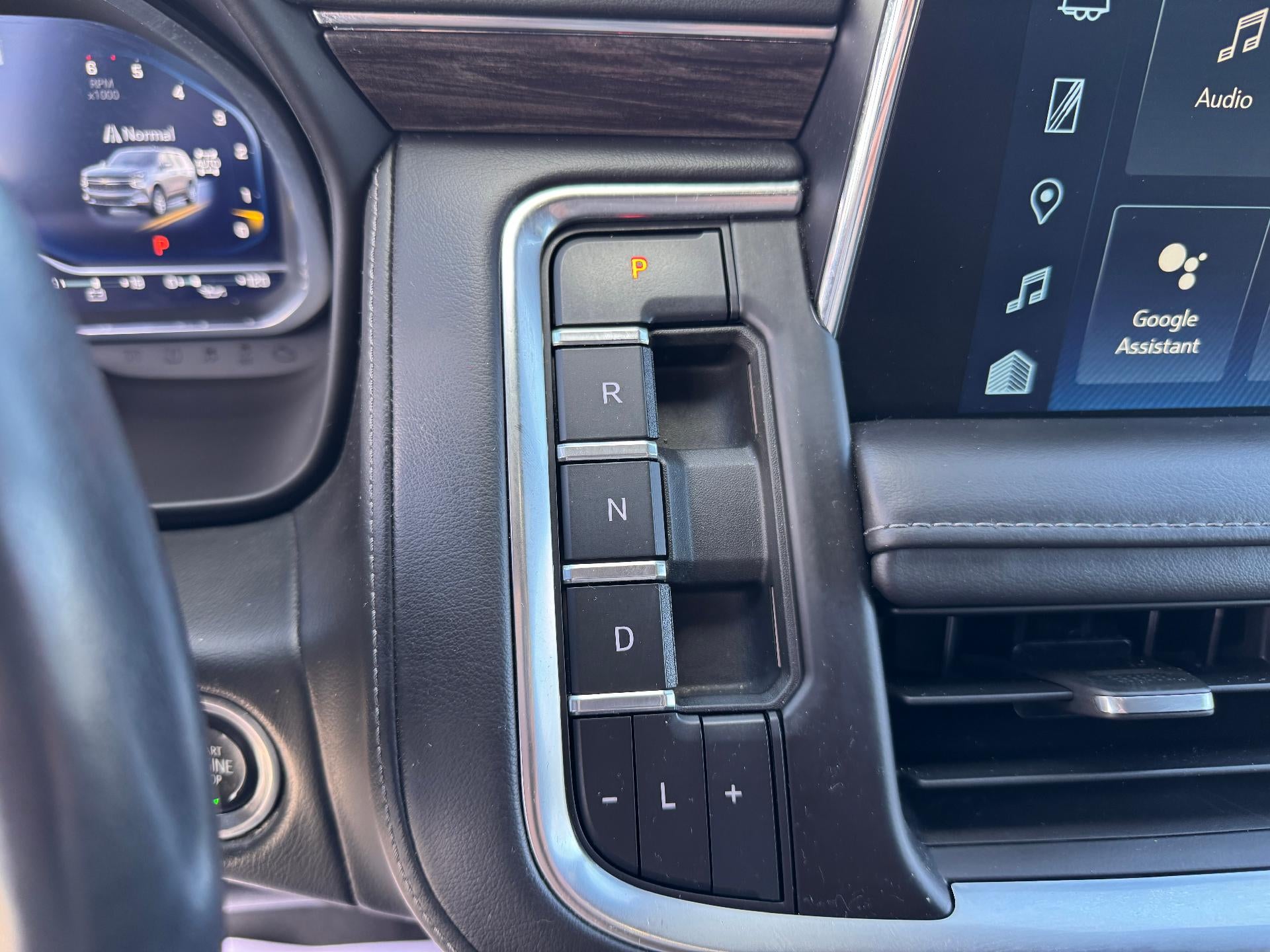 2022 Chevrolet Tahoe LT / 5.3 LITER V8 / MAX TOW PCKG / PANO SUNROOF / LOCAL TRADE / 50K MILES