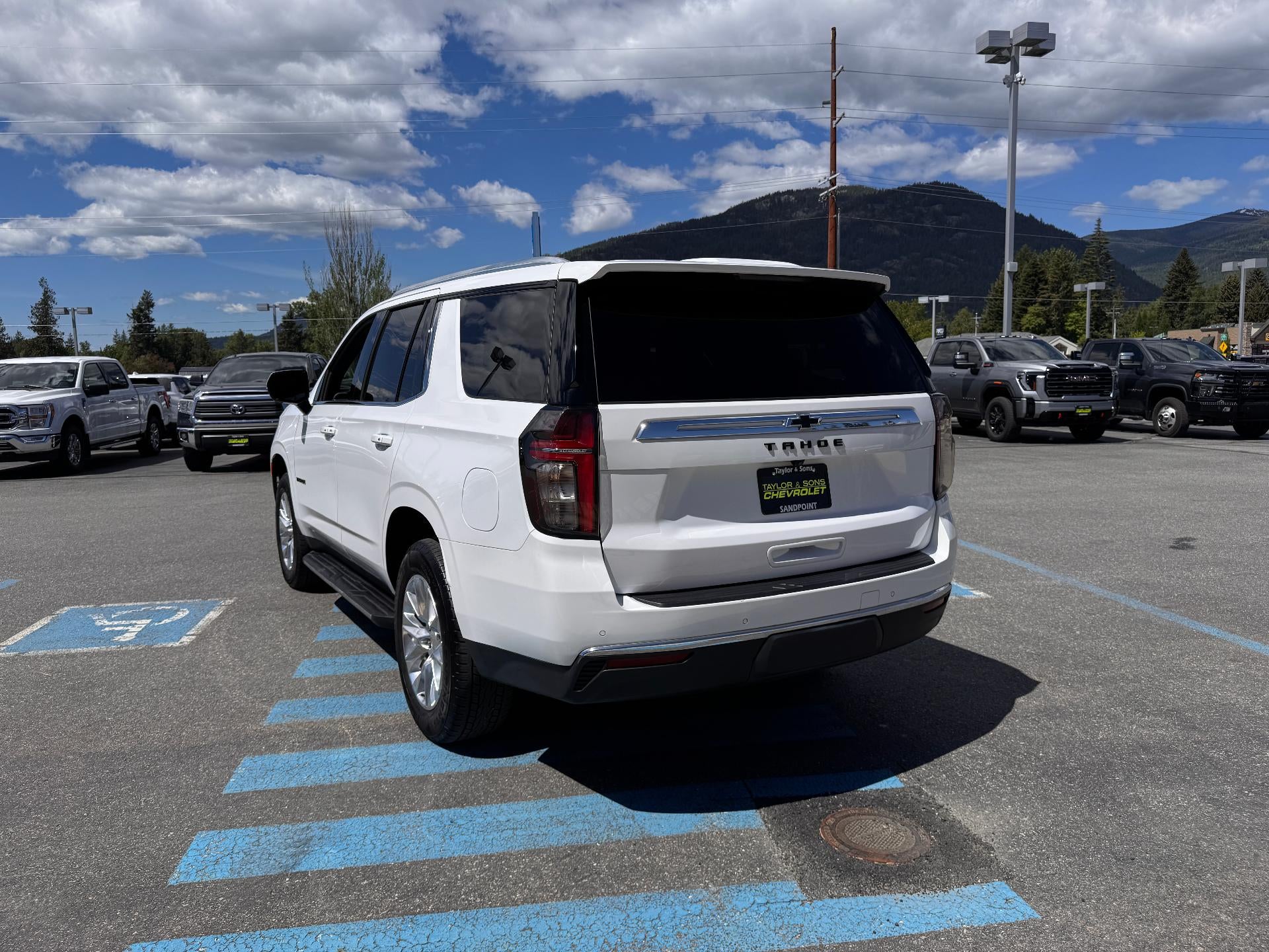2022 Chevrolet Tahoe LT / 5.3 LITER V8 / MAX TOW PCKG / PANO SUNROOF / LOCAL TRADE / 50K MILES