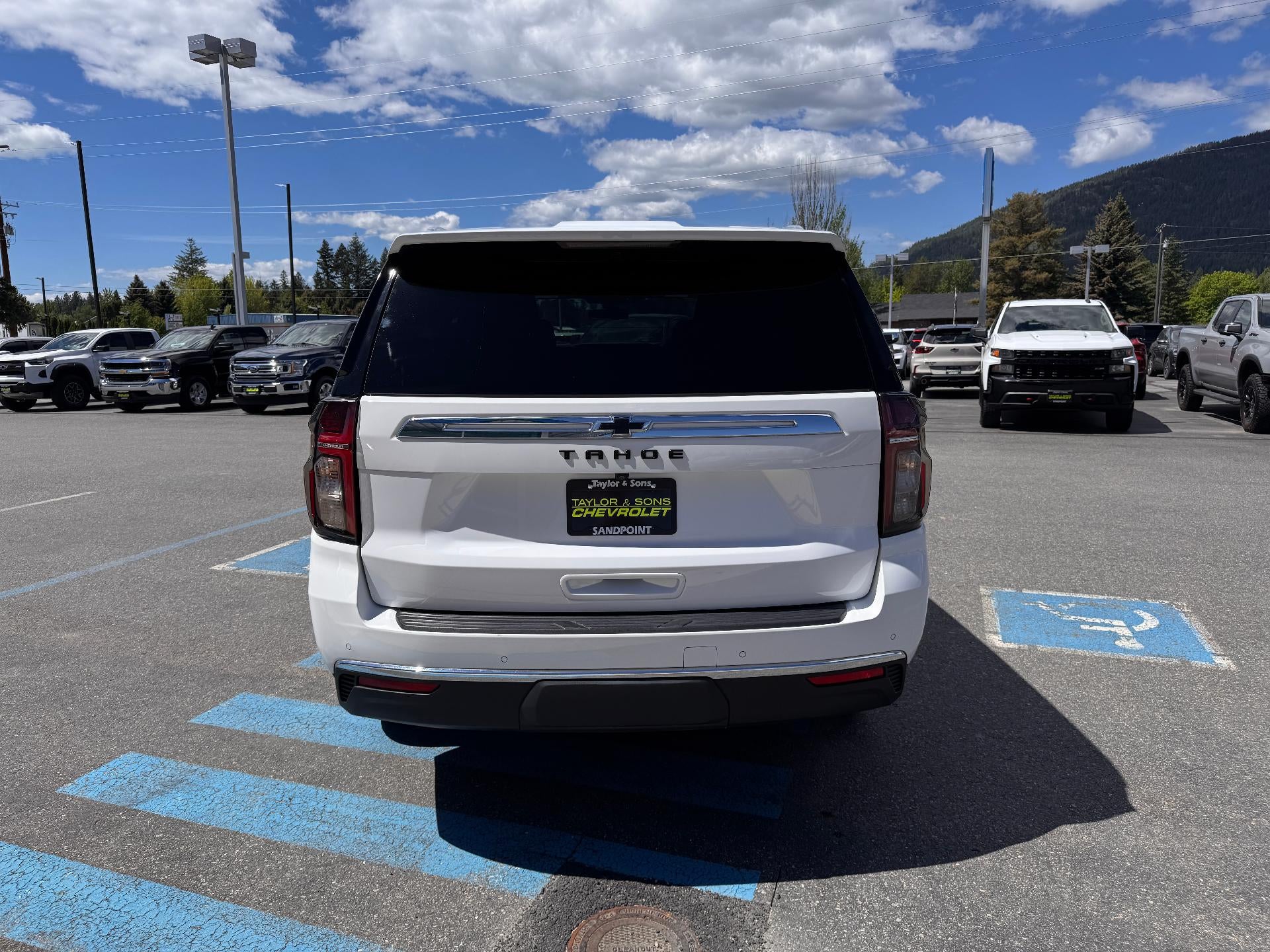 2022 Chevrolet Tahoe LT / 5.3 LITER V8 / MAX TOW PCKG / PANO SUNROOF / LOCAL TRADE / 50K MILES
