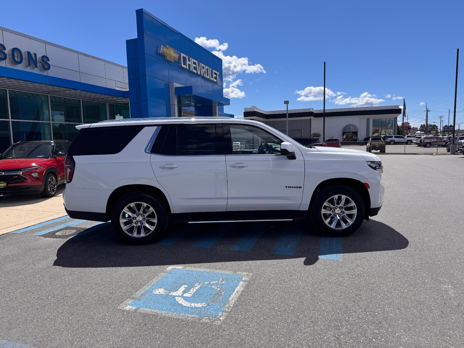 2022 Chevrolet Tahoe LT / 5.3 LITER V8 / MAX TOW PCKG / PANO SUNROOF / LOCAL TRADE / 50K MILES