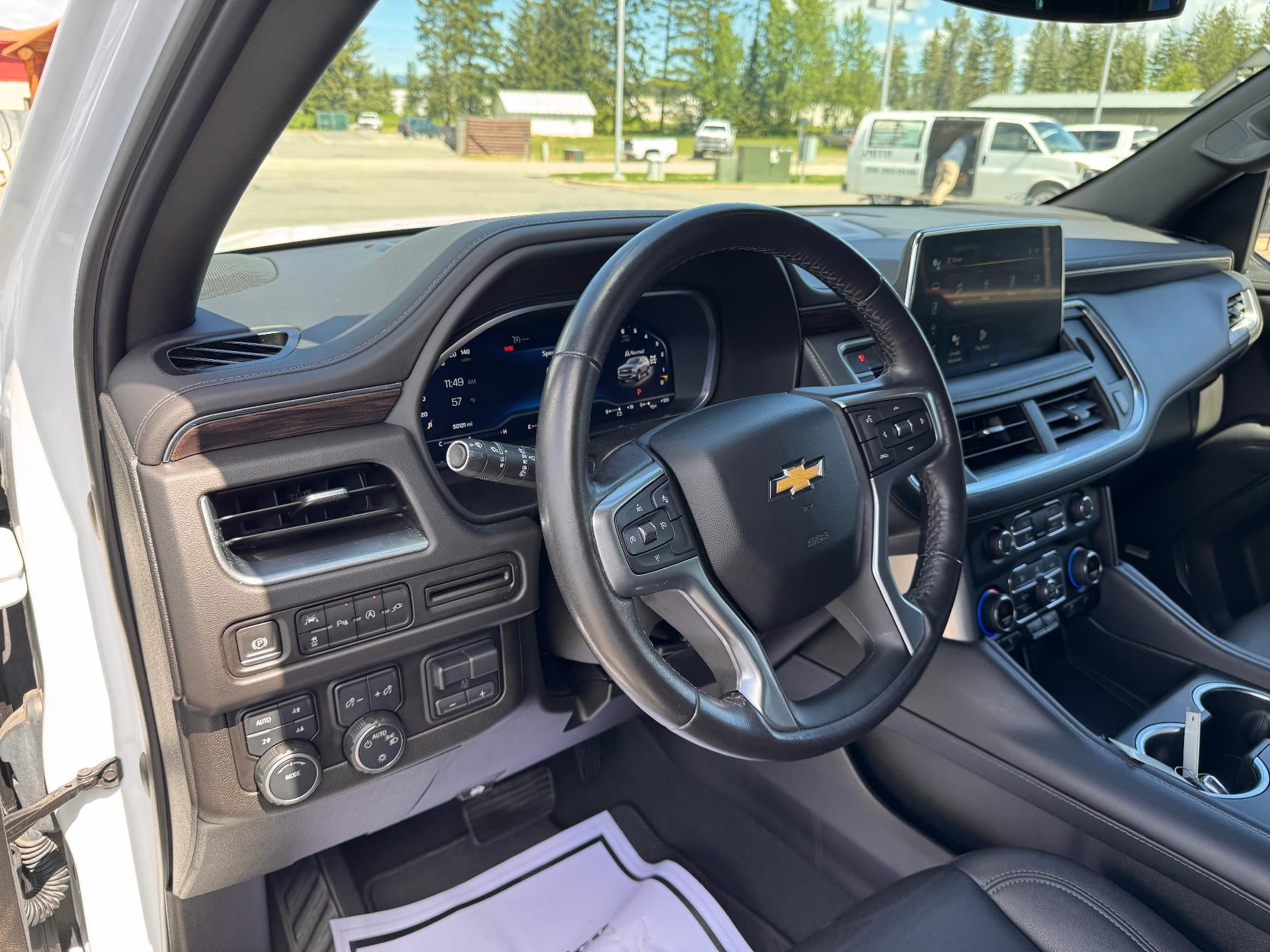 2022 Chevrolet Tahoe LT / 5.3 LITER V8 / MAX TOW PCKG / PANO SUNROOF / LOCAL TRADE / 50K MILES