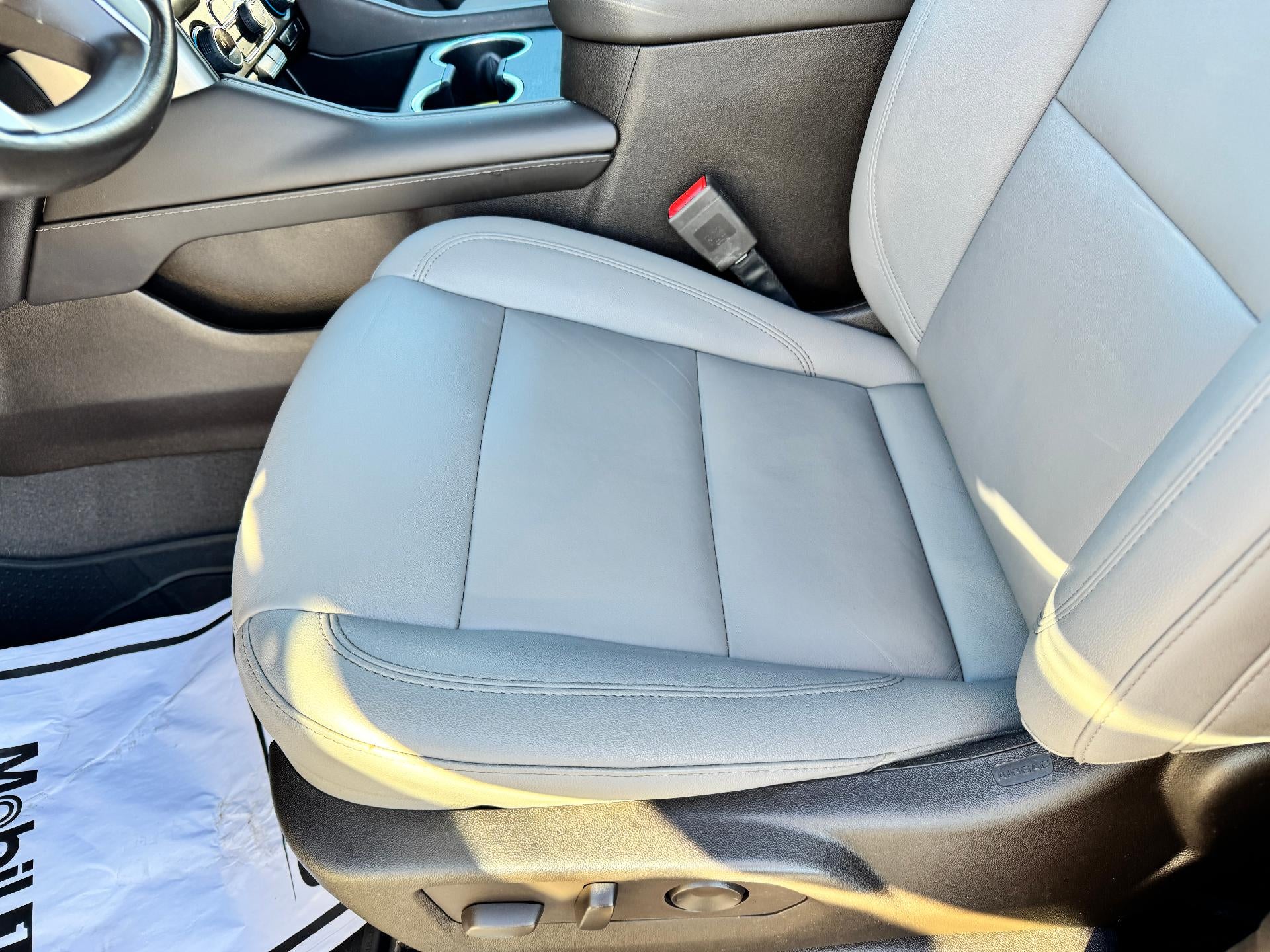 2022 Chevrolet Tahoe Z71 OFF ROAD / 5.3 LITER V8 / PANO SUNROOF / MAX TOW / LUXURY PCKG / LOCAL TRADE