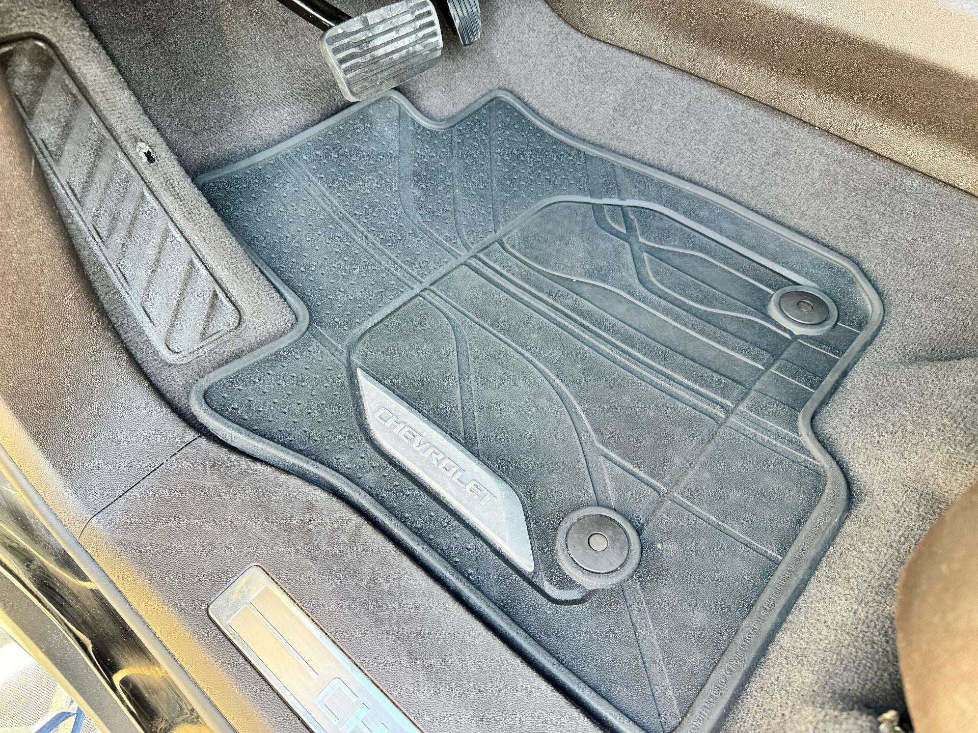 2022 Chevrolet Tahoe Z71 OFF ROAD / 5.3 LITER V8 / PANO SUNROOF / MAX TOW / LUXURY PCKG / LOCAL TRADE