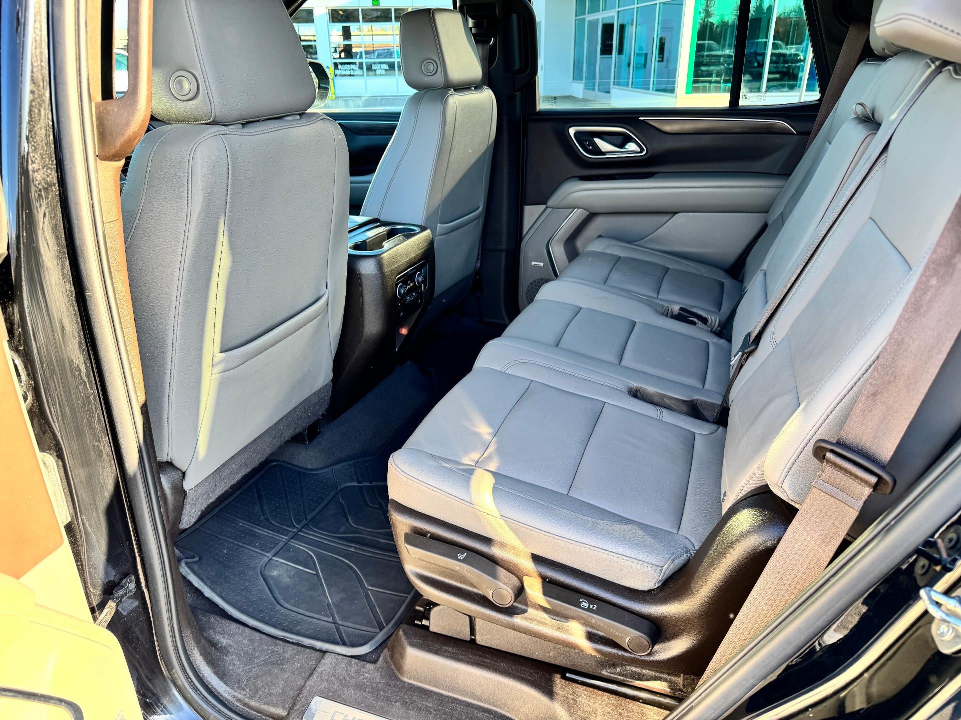 2022 Chevrolet Tahoe Z71 OFF ROAD / 5.3 LITER V8 / PANO SUNROOF / MAX TOW / LUXURY PCKG / LOCAL TRADE