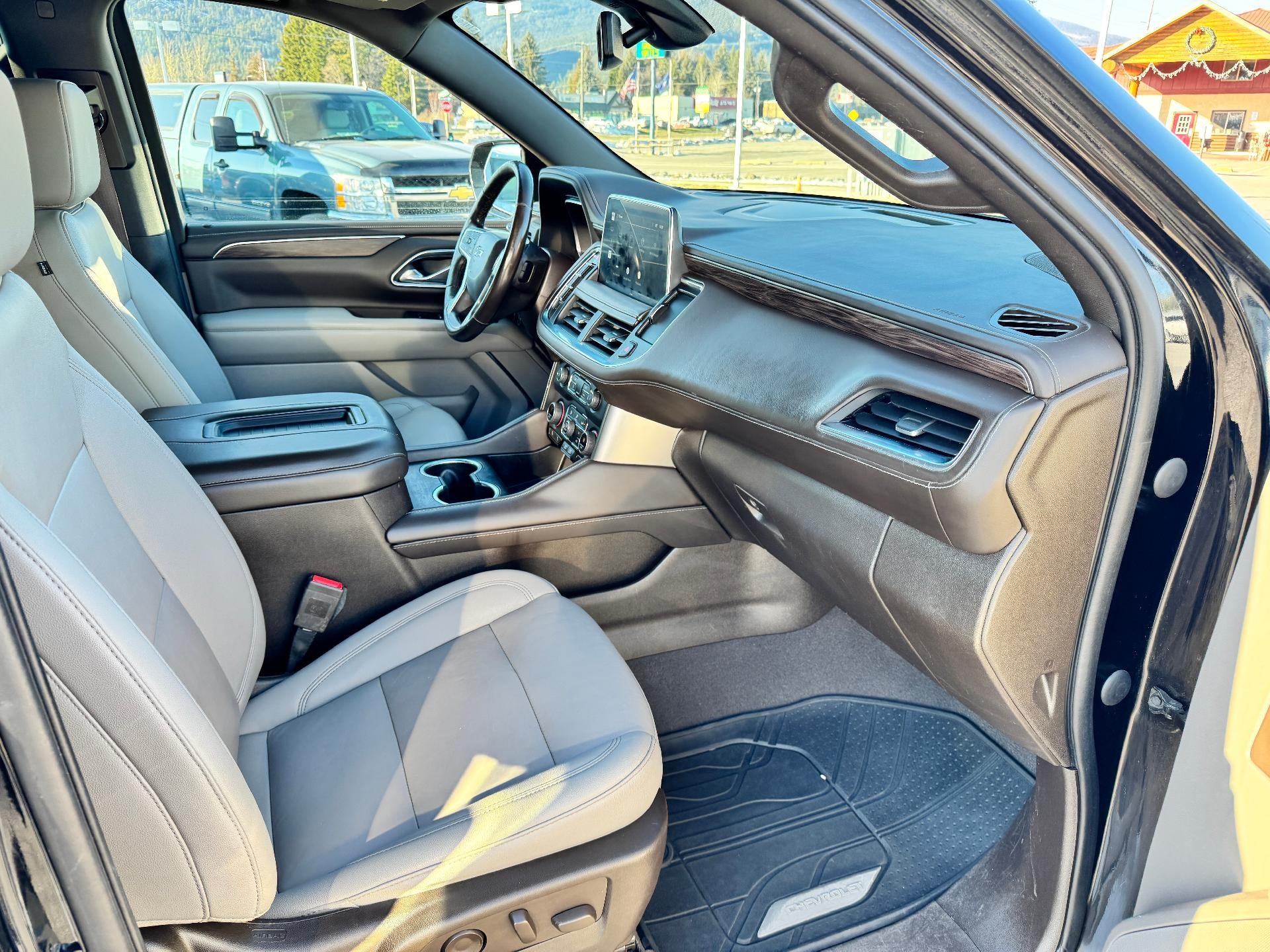 2022 Chevrolet Tahoe Z71 OFF ROAD / 5.3 LITER V8 / PANO SUNROOF / MAX TOW / LUXURY PCKG / LOCAL TRADE