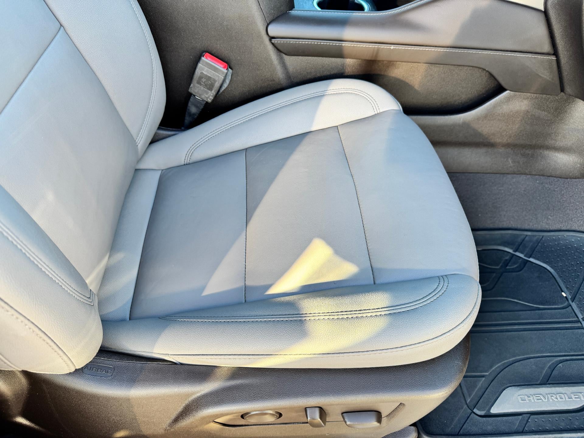 2022 Chevrolet Tahoe Z71 OFF ROAD / 5.3 LITER V8 / PANO SUNROOF / MAX TOW / LUXURY PCKG / LOCAL TRADE