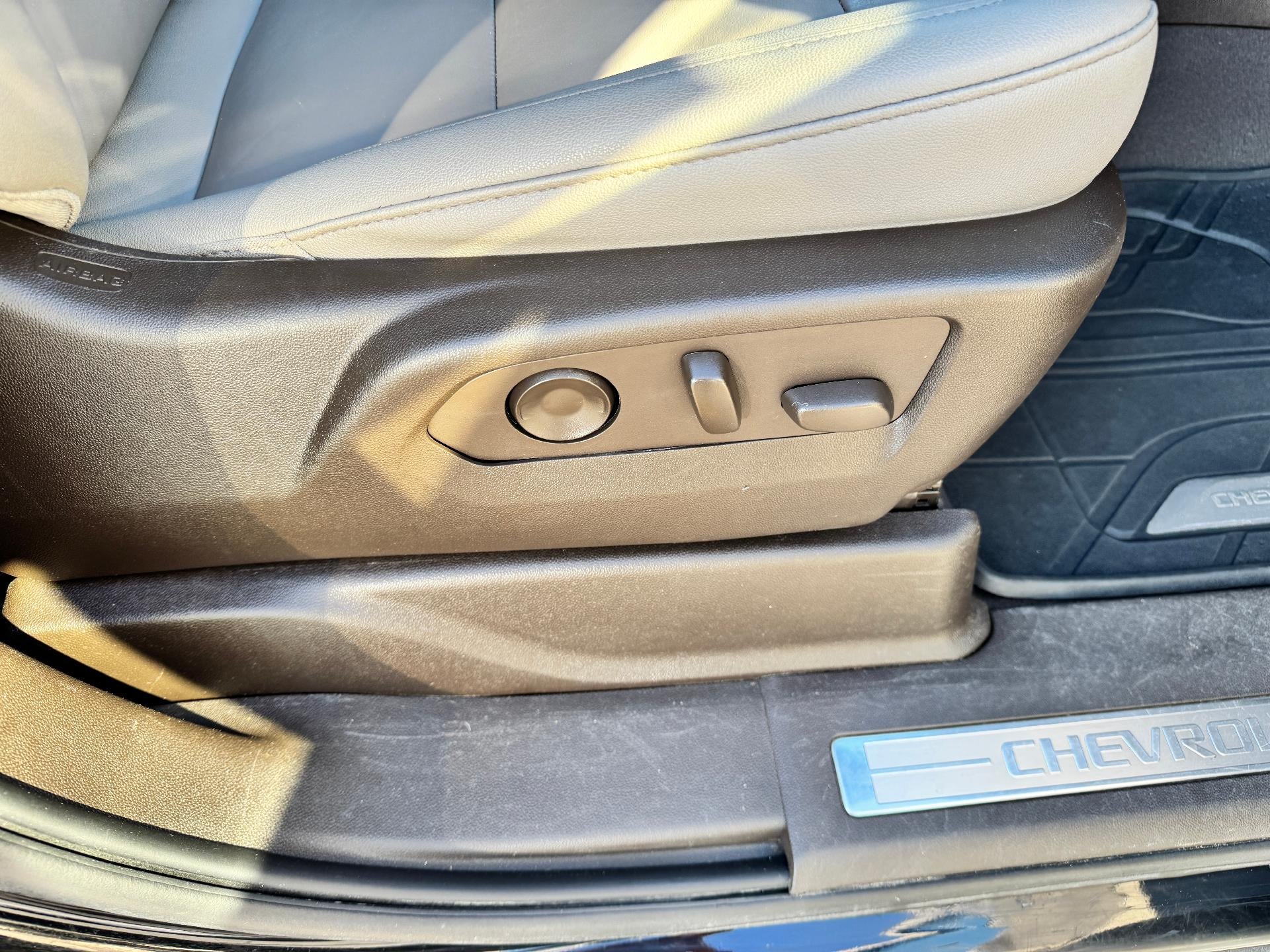 2022 Chevrolet Tahoe Z71 OFF ROAD / 5.3 LITER V8 / PANO SUNROOF / MAX TOW / LUXURY PCKG / LOCAL TRADE