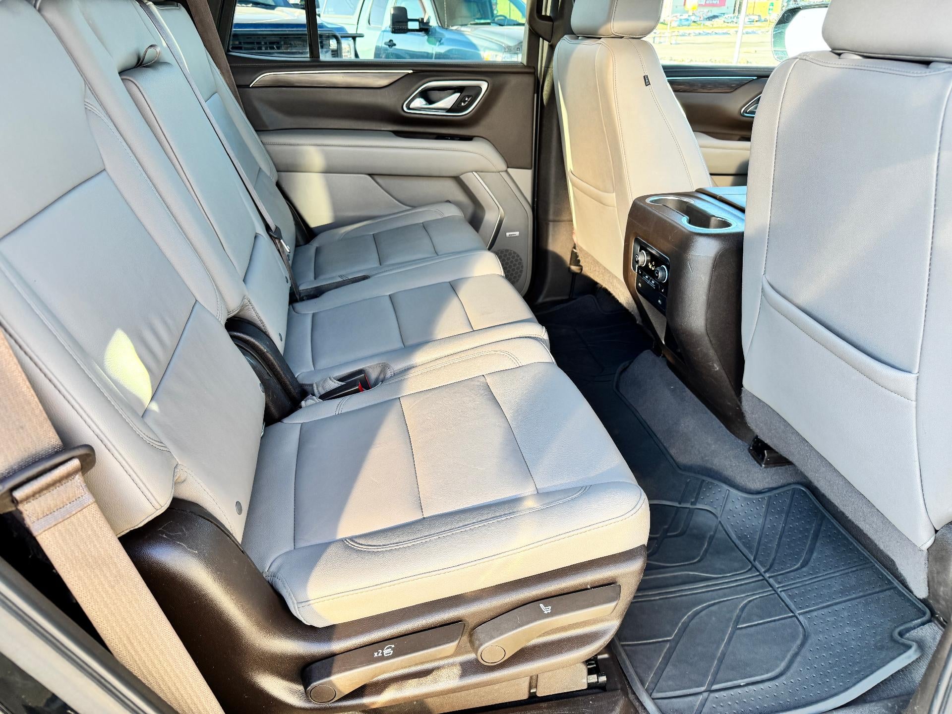 2022 Chevrolet Tahoe Z71 OFF ROAD / 5.3 LITER V8 / PANO SUNROOF / MAX TOW / LUXURY PCKG / LOCAL TRADE