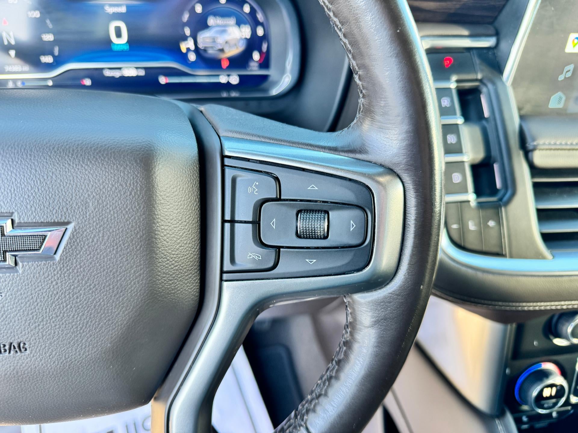 2022 Chevrolet Tahoe Z71 OFF ROAD / 5.3 LITER V8 / PANO SUNROOF / MAX TOW / LUXURY PCKG / LOCAL TRADE