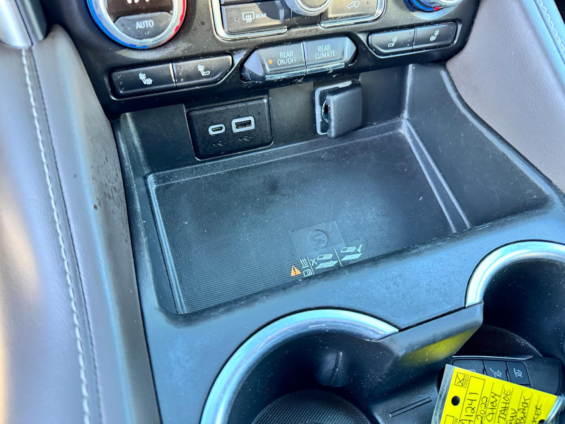 2022 Chevrolet Tahoe Z71 OFF ROAD / 5.3 LITER V8 / PANO SUNROOF / MAX TOW / LUXURY PCKG / LOCAL TRADE