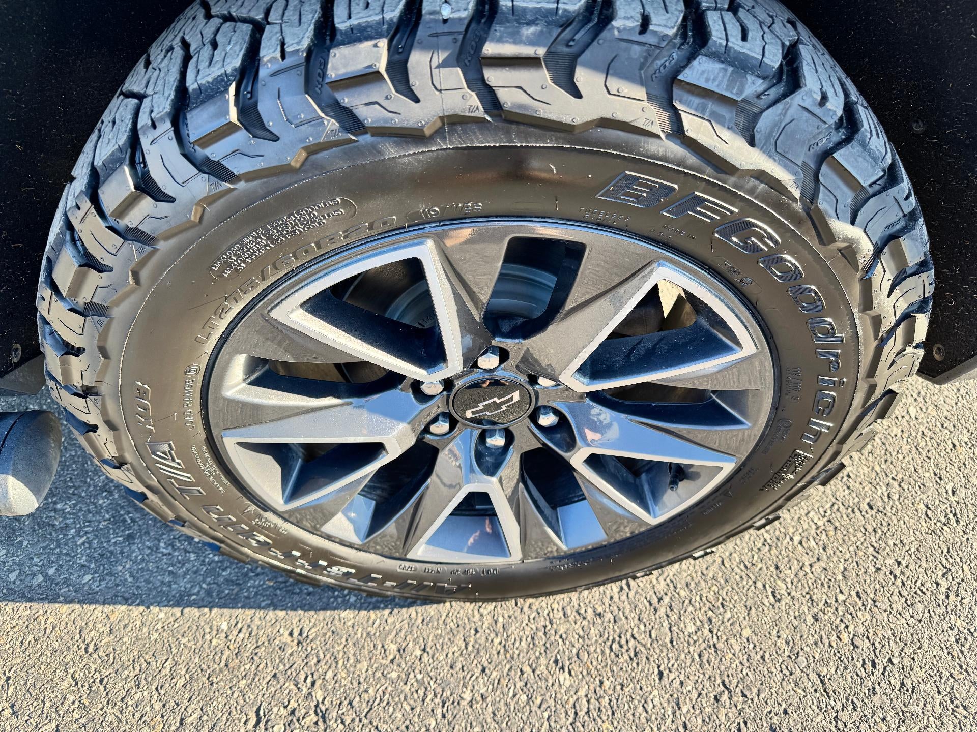 2022 Chevrolet Tahoe Z71 OFF ROAD / 5.3 LITER V8 / PANO SUNROOF / MAX TOW / LUXURY PCKG / LOCAL TRADE