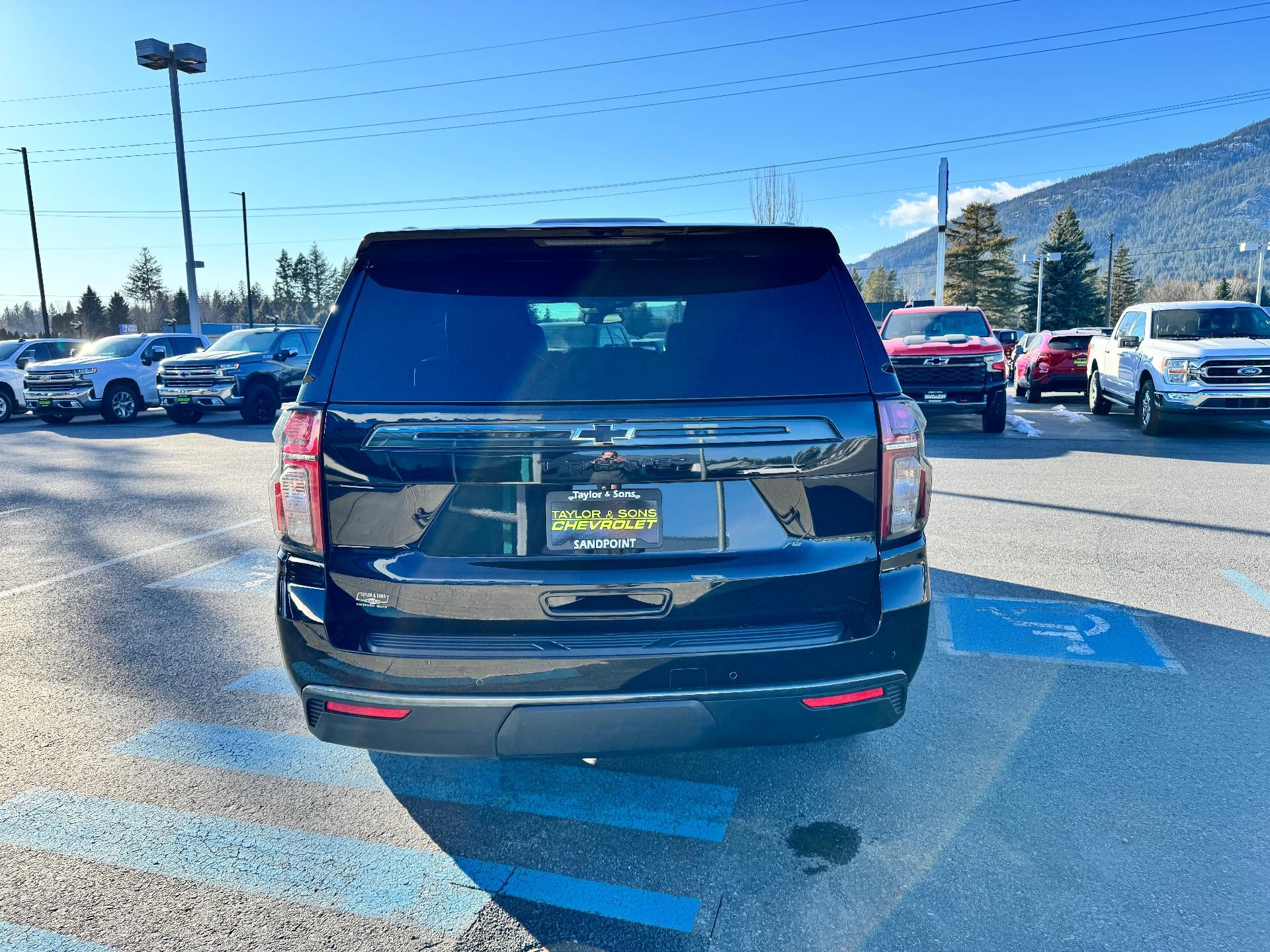 2022 Chevrolet Tahoe Z71 OFF ROAD / 5.3 LITER V8 / PANO SUNROOF / MAX TOW / LUXURY PCKG / LOCAL TRADE