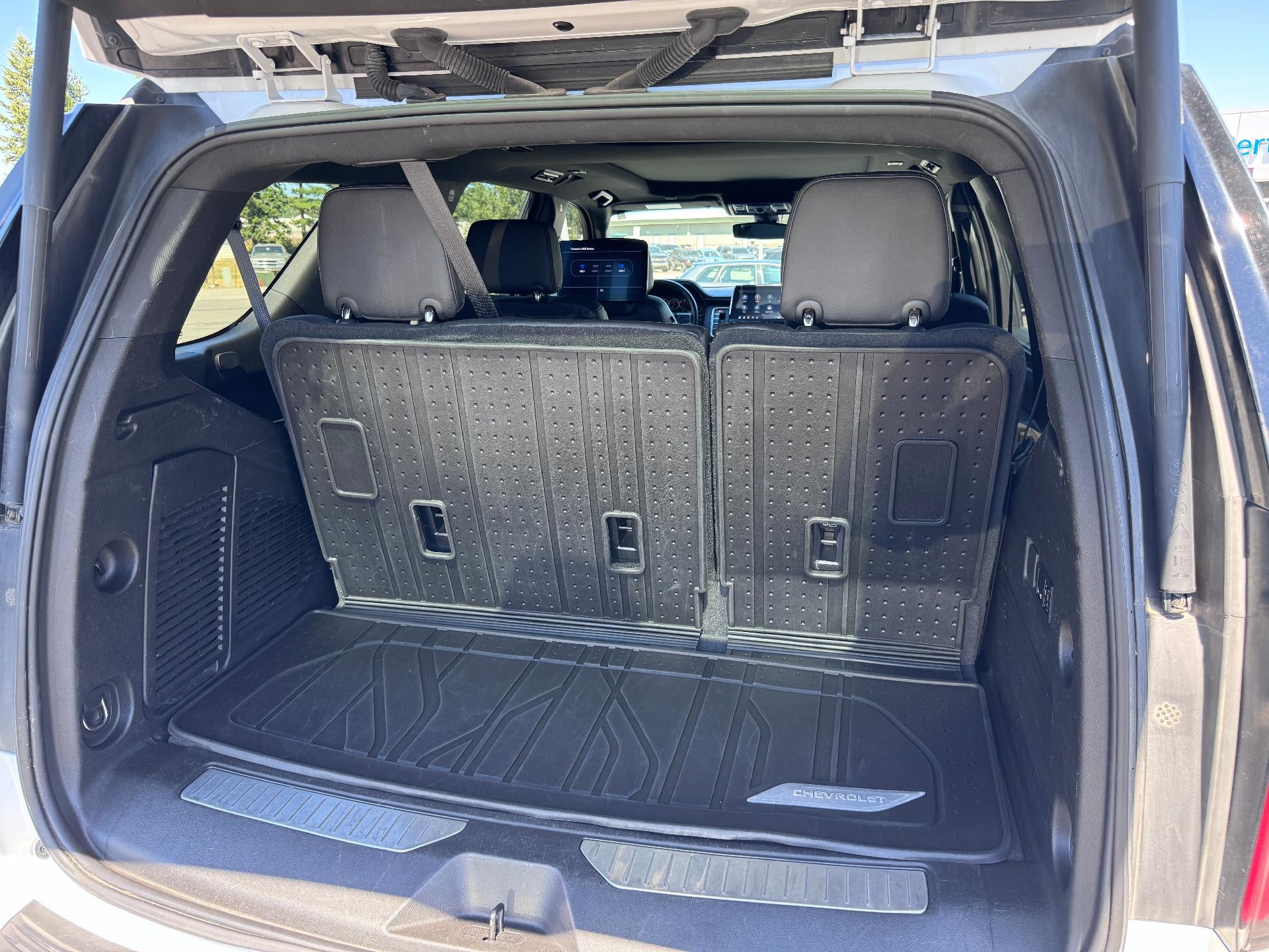 2021 Chevrolet Tahoe Z71 OFF ROAD / 5.3 LITER V8 / LUXURY PCKG / PANO SUNROOF / MAX TOW / 60K MILES
