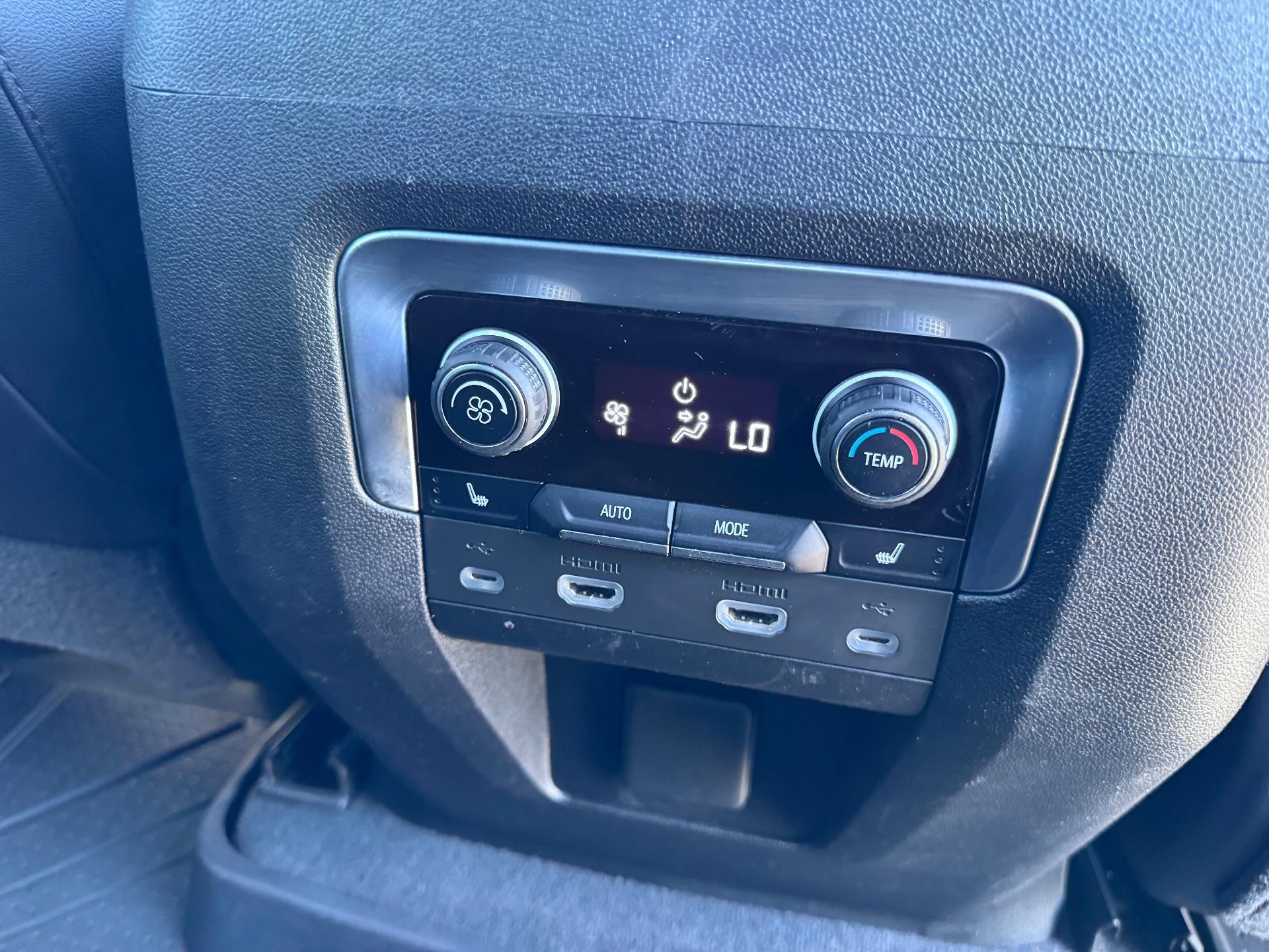 2021 Chevrolet Tahoe Z71 OFF ROAD / 5.3 LITER V8 / LUXURY PCKG / PANO SUNROOF / MAX TOW / 60K MILES