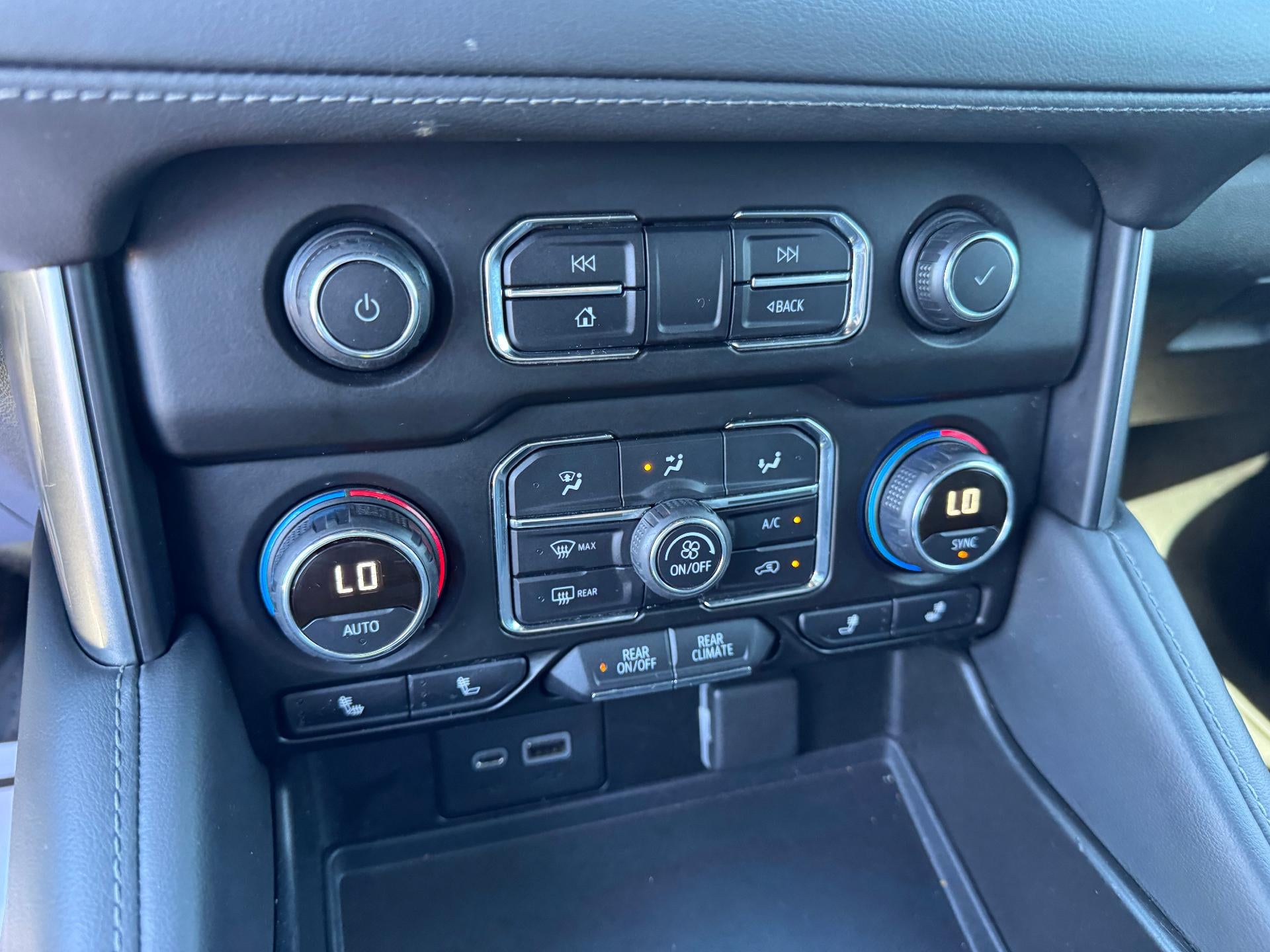 2021 Chevrolet Tahoe Z71 OFF ROAD / 5.3 LITER V8 / LUXURY PCKG / PANO SUNROOF / MAX TOW / 60K MILES